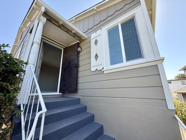 Detail Gallery Image 3 of 18 For 2706 Short St, Oakland,  CA 94619 - 2 Beds | 2 Baths