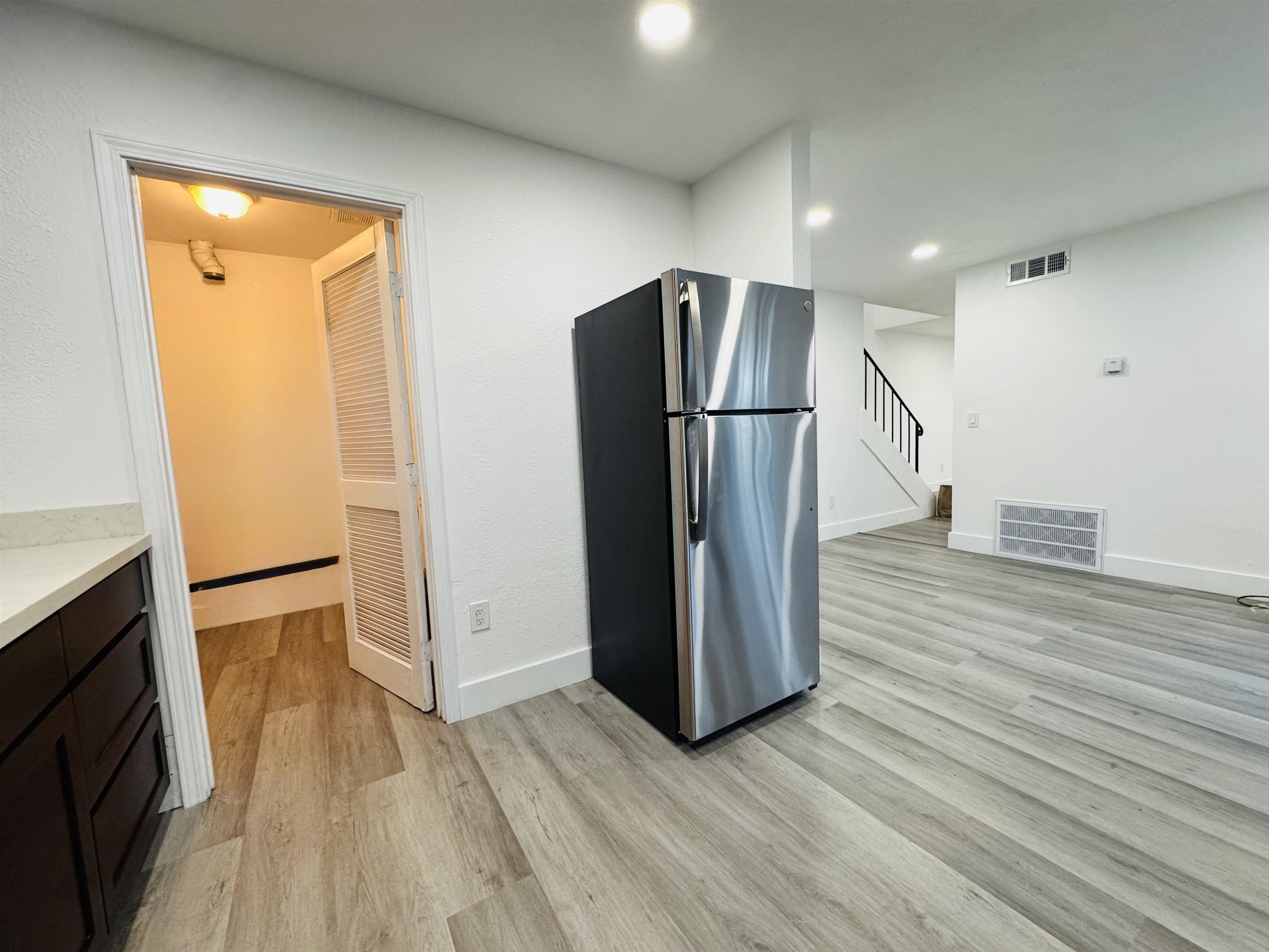 Detail Gallery Image 8 of 26 For 264 S 47th Street, Richmond,  CA 94804 - 3 Beds | 2/1 Baths