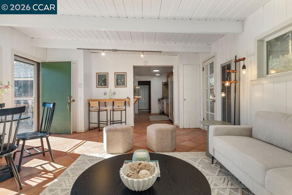 Detail Gallery Image 13 of 39 For 7308 Altura Pl, Oakland,  CA 94605 - 3 Beds | 1 Baths