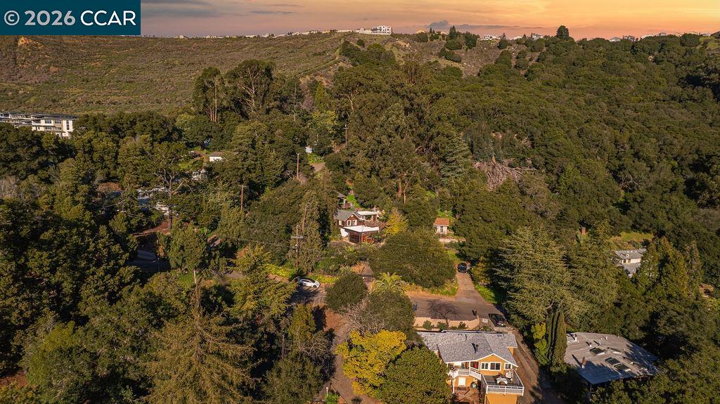 Detail Gallery Image 4 of 39 For 7308 Altura Pl, Oakland,  CA 94605 - 3 Beds | 1 Baths