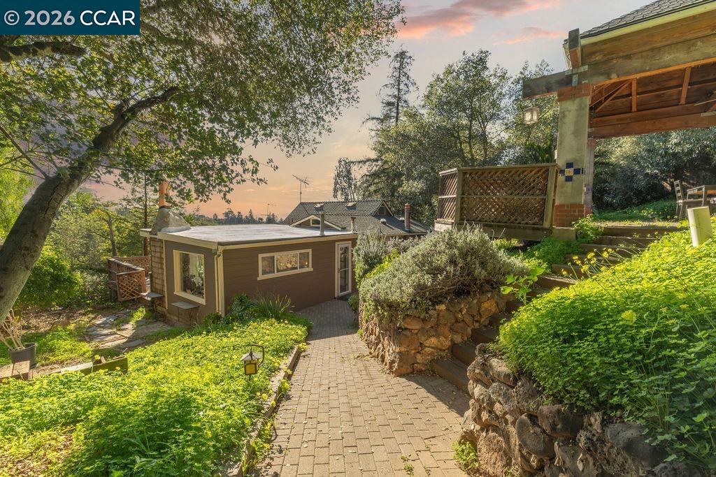 Detail Gallery Image 31 of 39 For 7308 Altura Pl, Oakland,  CA 94605 - 3 Beds | 1 Baths