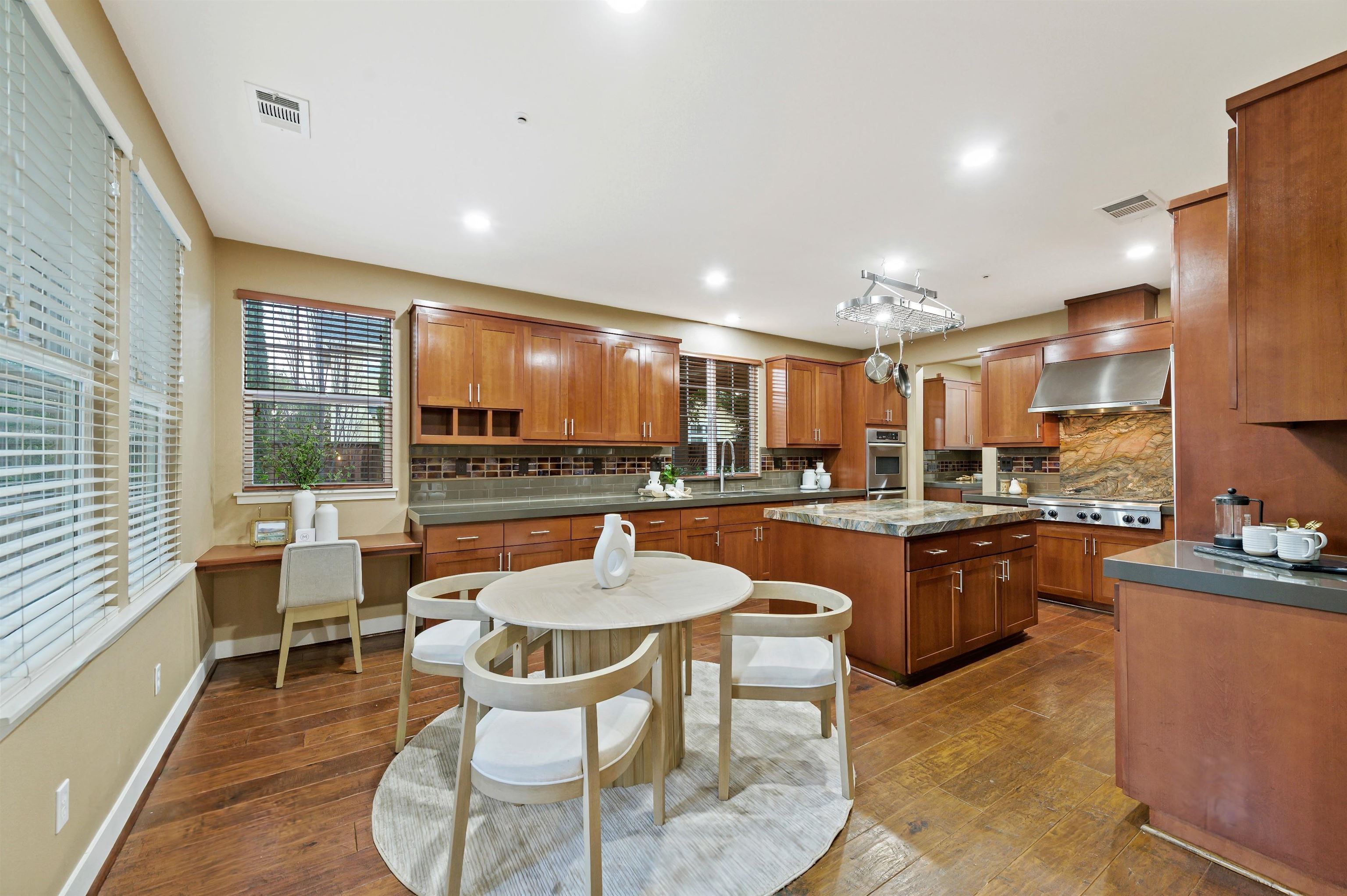 Detail Gallery Image 5 of 46 For 2535 Kellogg Loop, Livermore,  CA 94550 - 5 Beds | 4 Baths