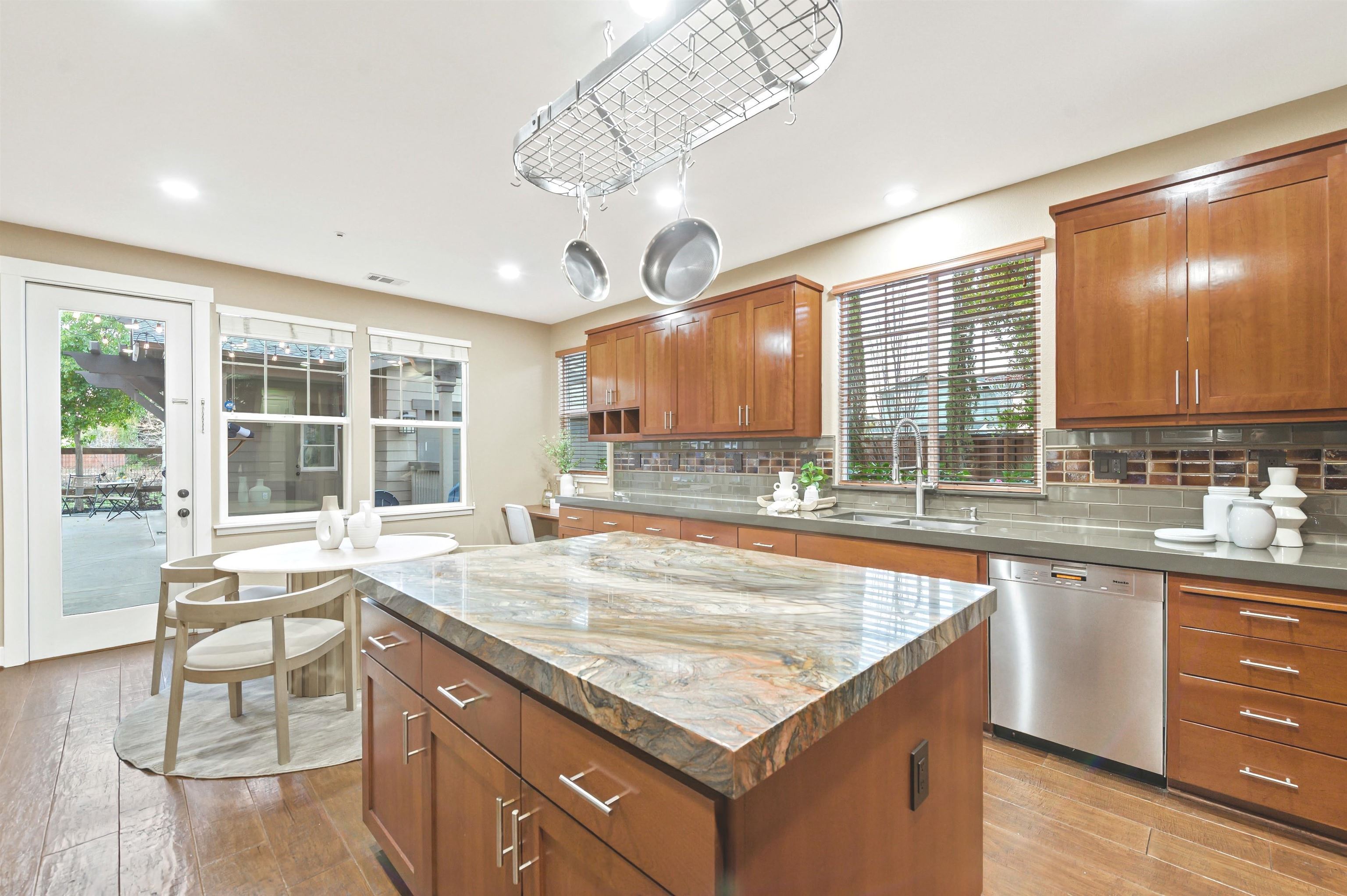 Detail Gallery Image 7 of 46 For 2535 Kellogg Loop, Livermore,  CA 94550 - 5 Beds | 4 Baths