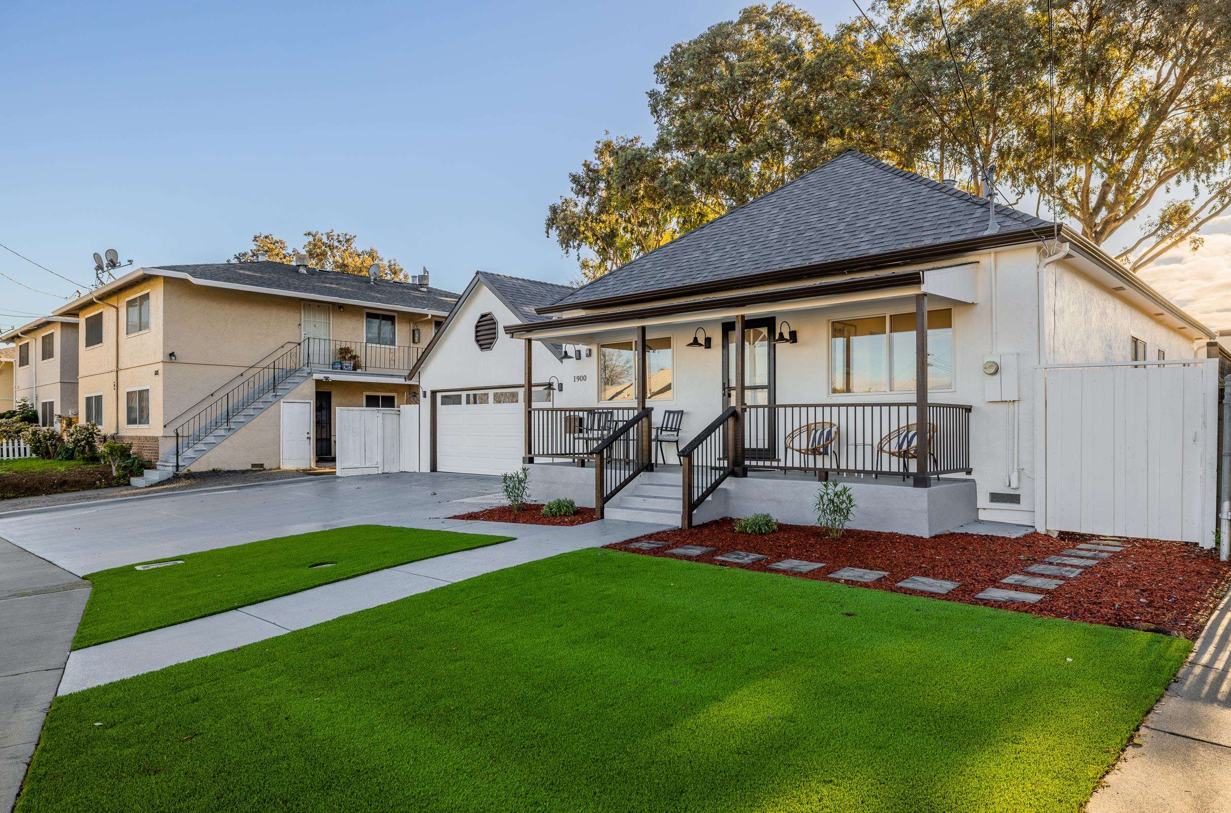 Detail Gallery Image 2 of 39 For 1900 Chestnut Street, Santa Clara,  CA 95054-1736 - 4 Beds | 3 Baths