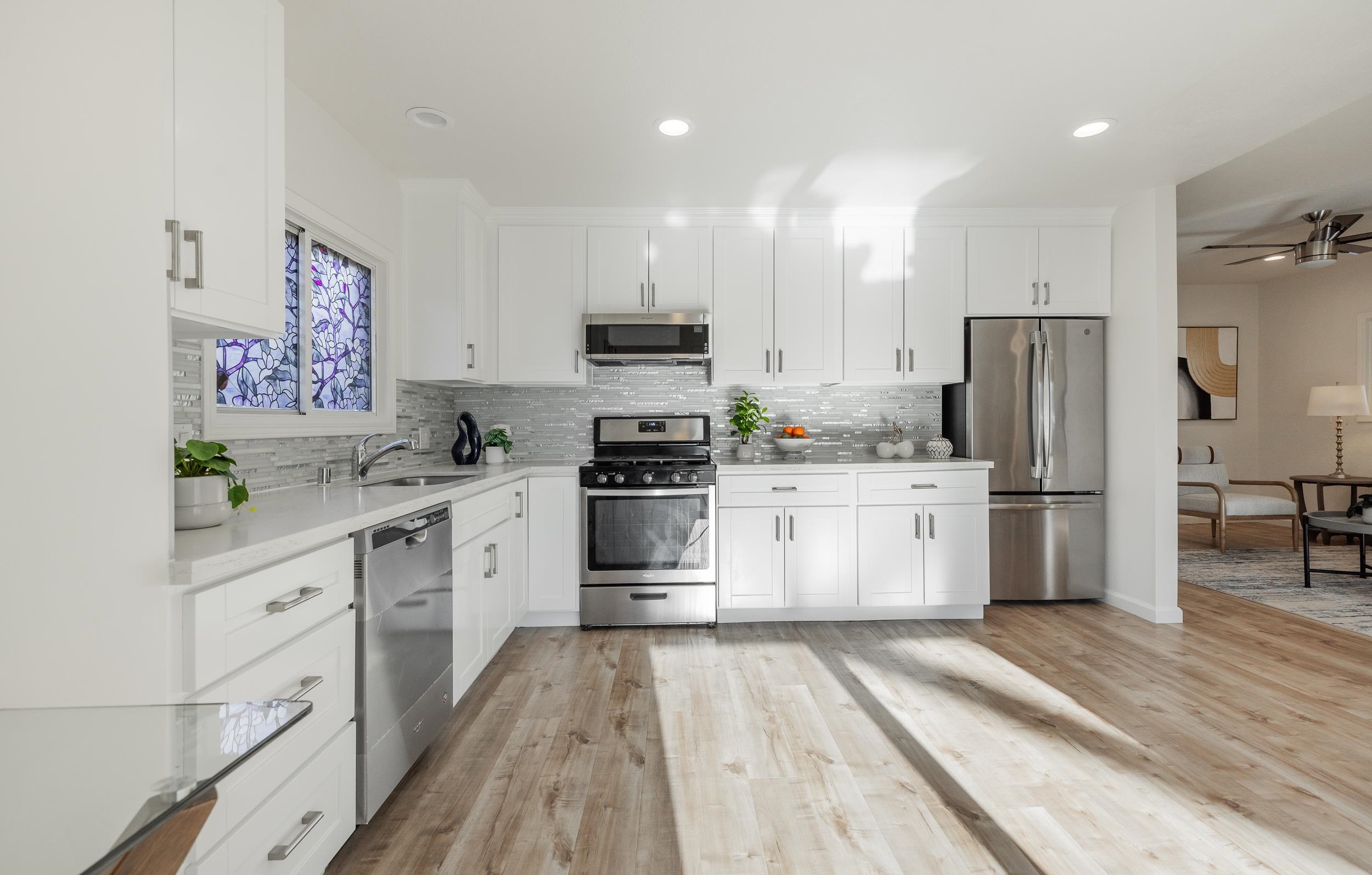 Detail Gallery Image 12 of 39 For 1900 Chestnut Street, Santa Clara,  CA 95054-1736 - 4 Beds | 3 Baths