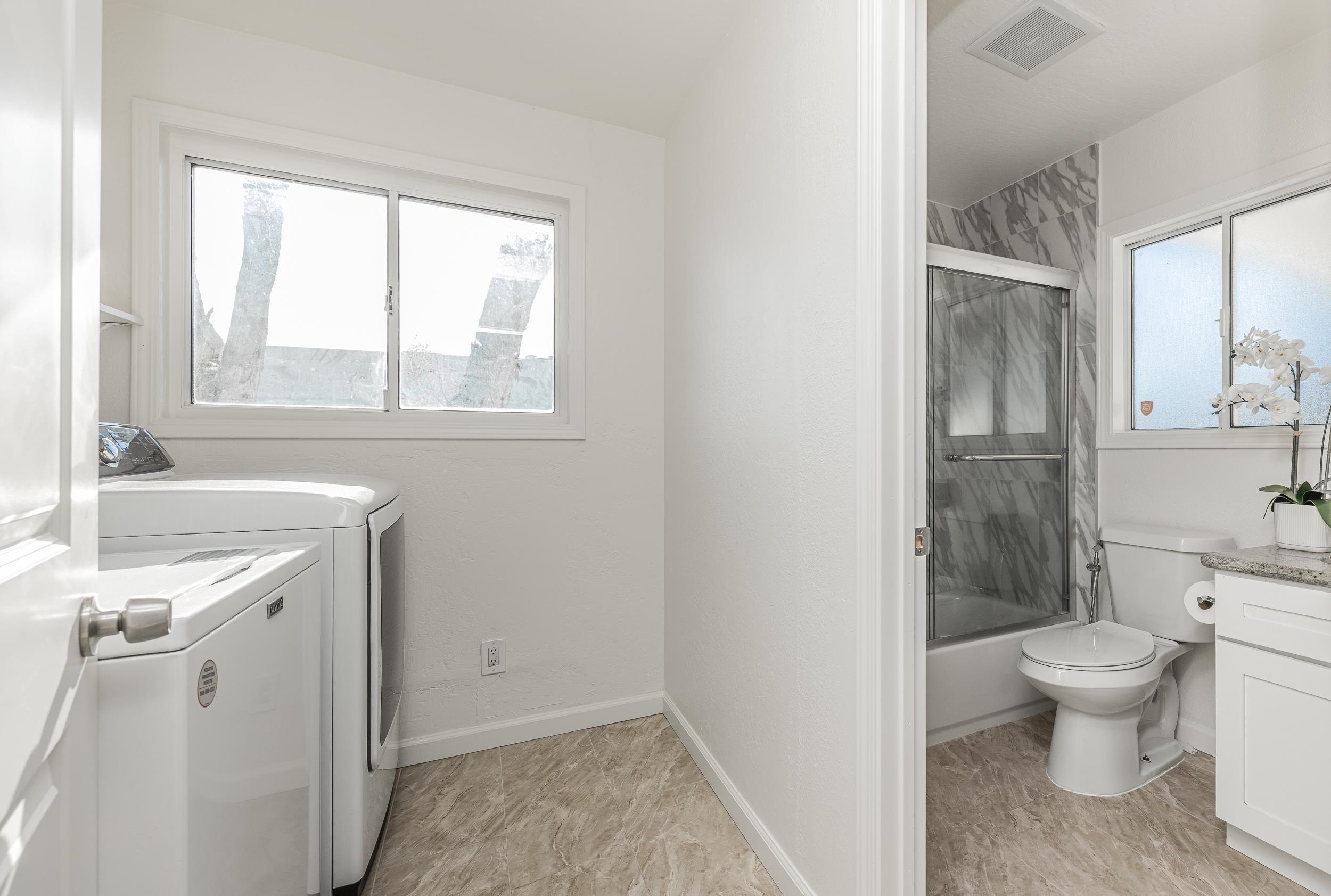 Detail Gallery Image 14 of 39 For 1900 Chestnut Street, Santa Clara,  CA 95054-1736 - 4 Beds | 3 Baths