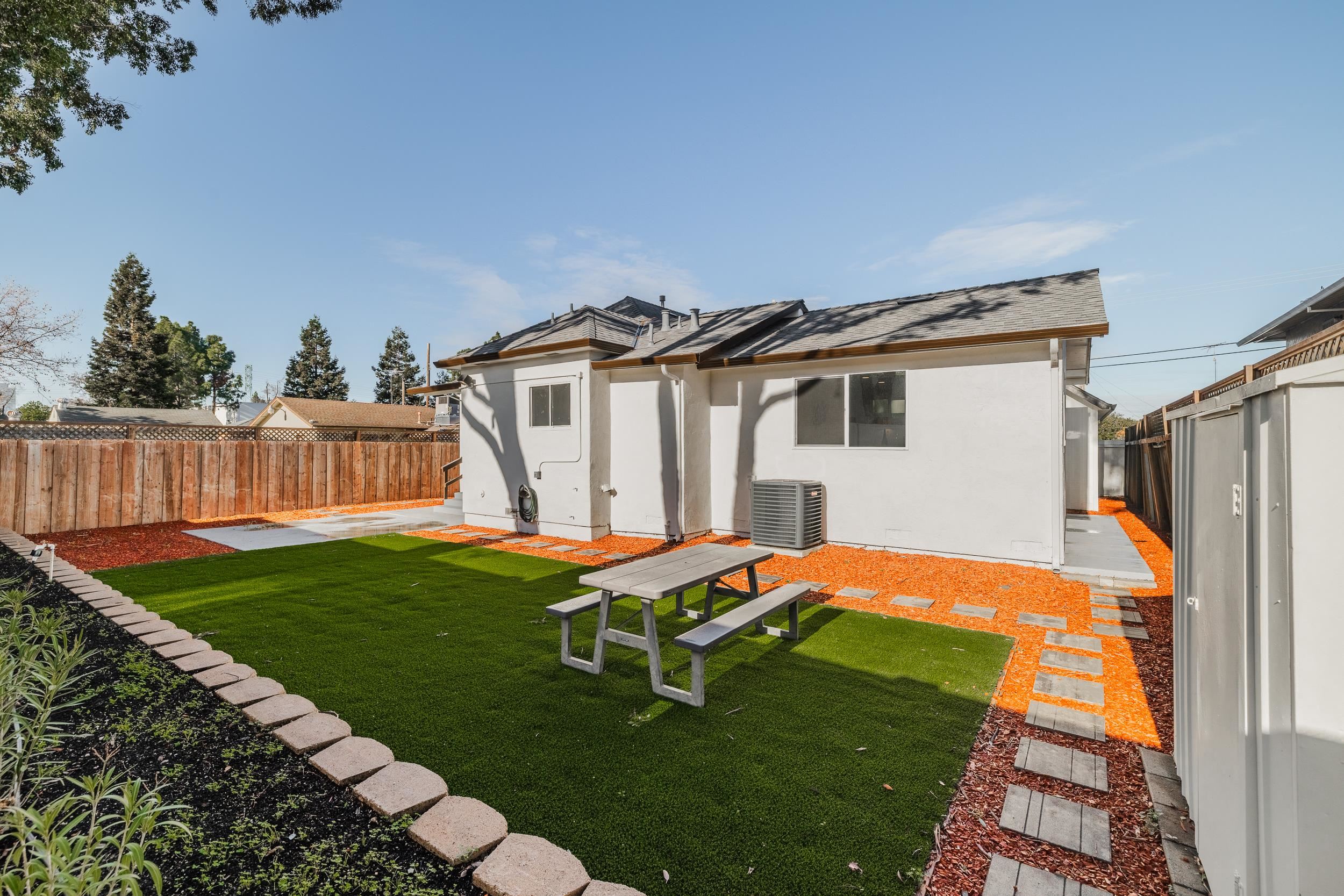 Detail Gallery Image 29 of 39 For 1900 Chestnut Street, Santa Clara,  CA 95054-1736 - 4 Beds | 3 Baths