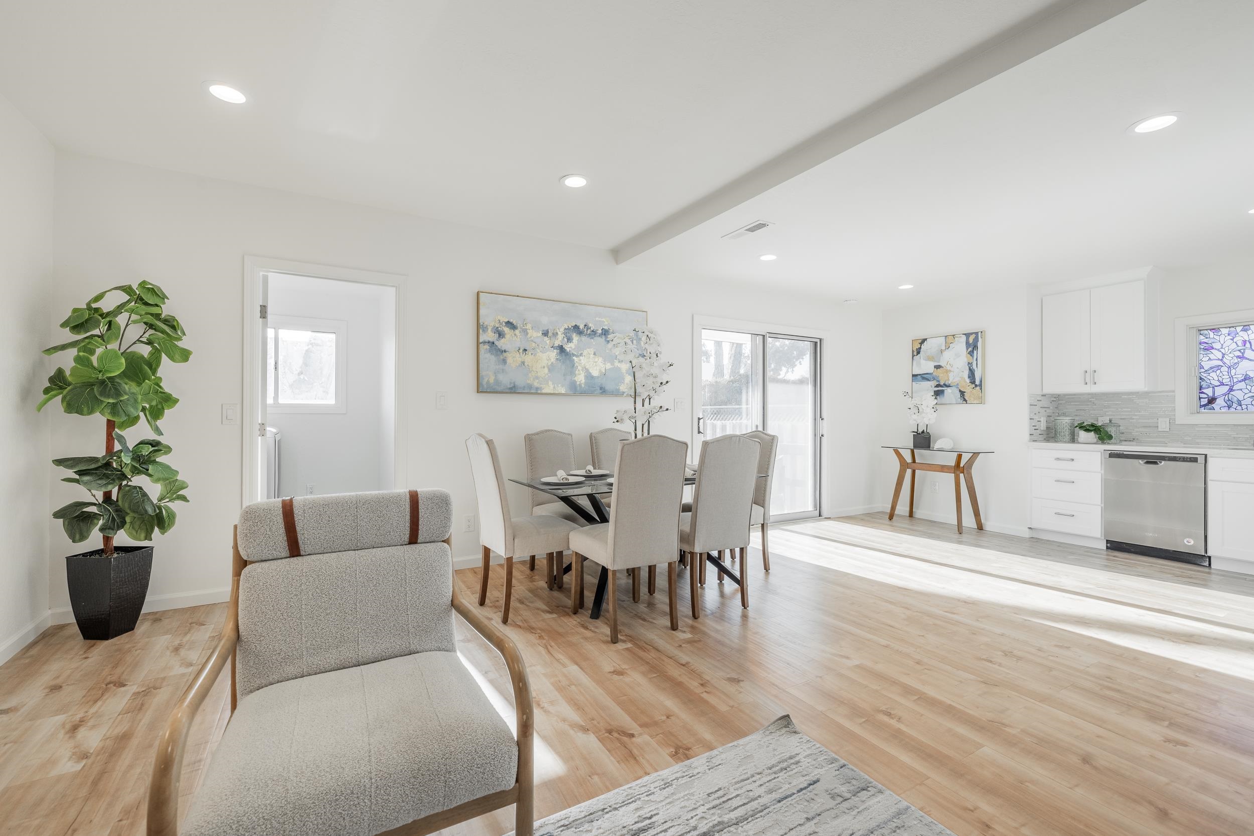 Detail Gallery Image 8 of 39 For 1900 Chestnut Street, Santa Clara,  CA 95054-1736 - 4 Beds | 3 Baths