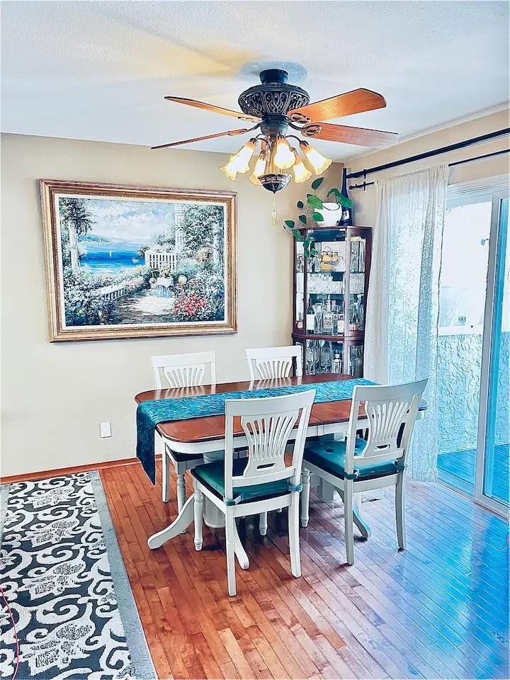 Detail Gallery Image 4 of 21 For 3164 Swallows Nest Dr, Sacramento,  CA 95833 - 2 Beds | 3/1 Baths