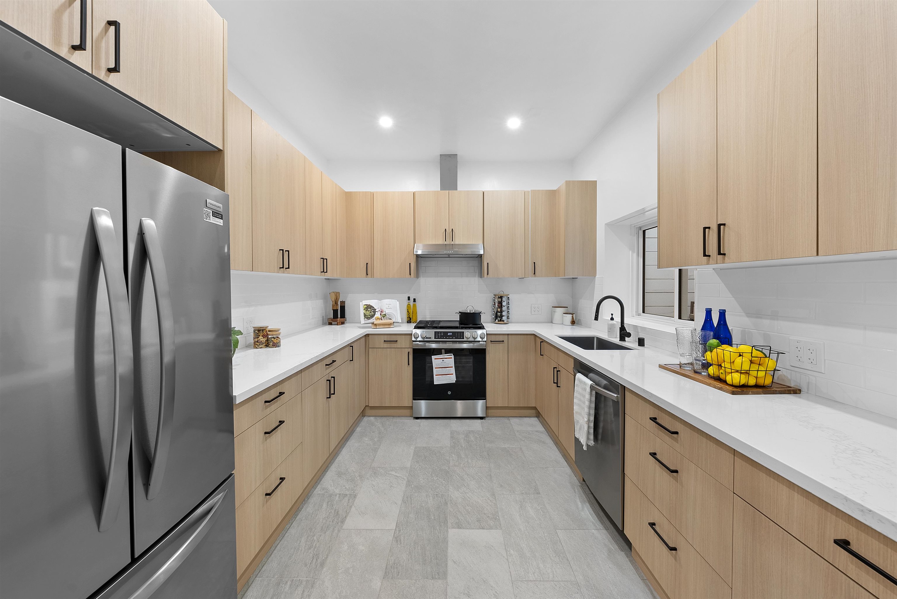 Detail Gallery Image 10 of 55 For 1875 9th Ave, San Francisco,  CA 94122 - 7 Beds | 3 Baths