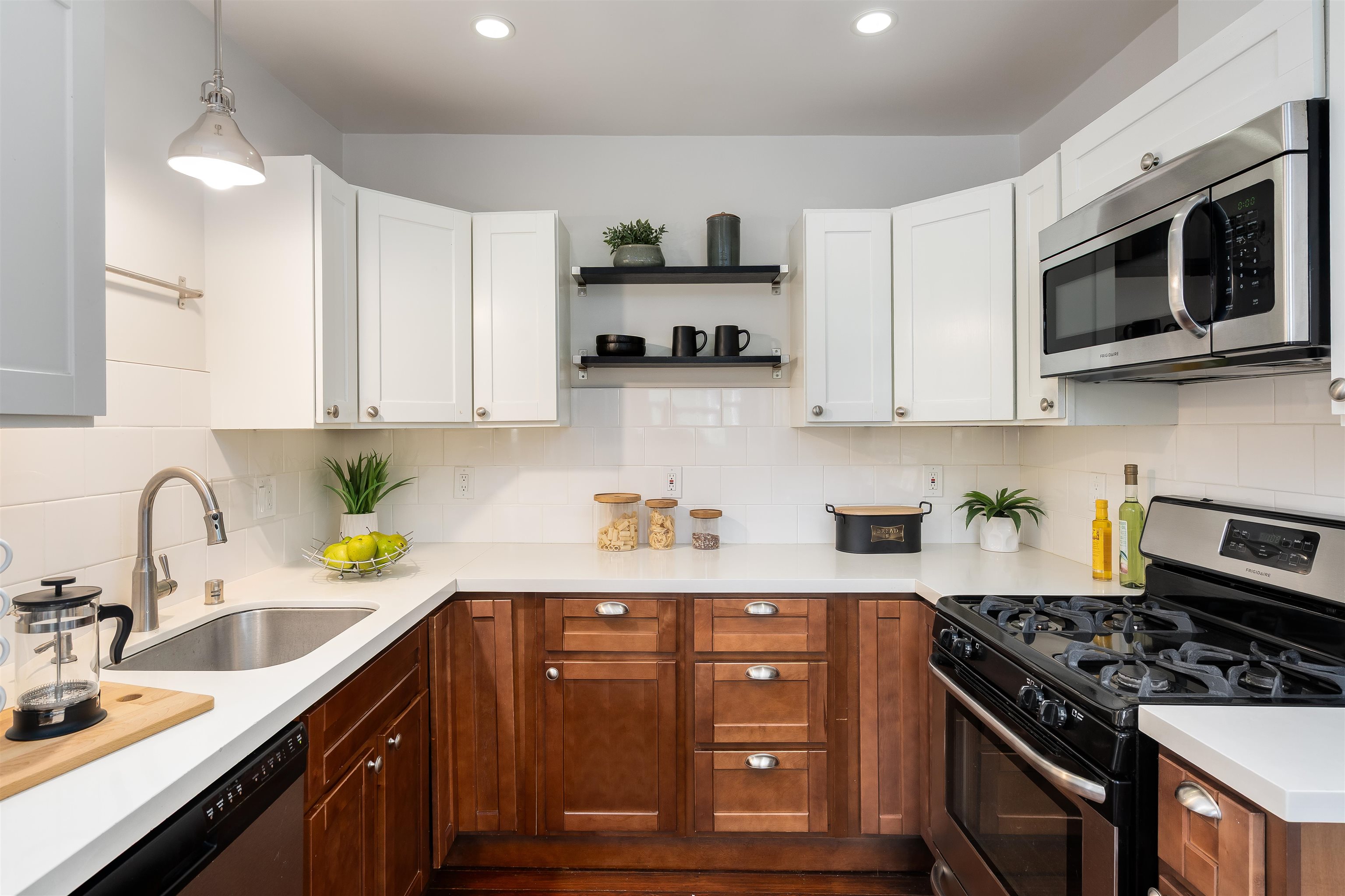 Detail Gallery Image 12 of 31 For 5431 Ygnacio Ave, Oakland,  CA 94601 - 3 Beds | 2 Baths