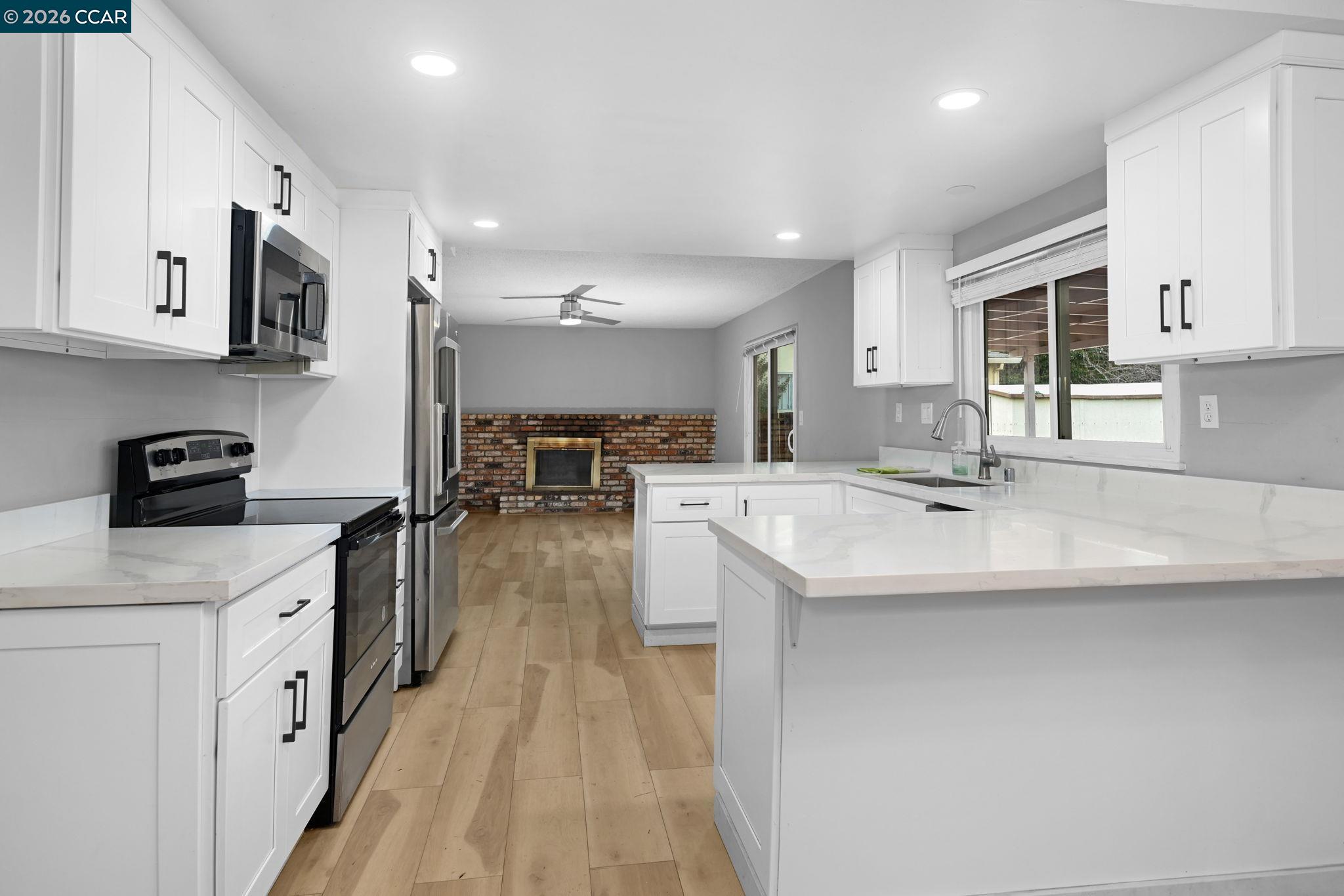 Detail Gallery Image 9 of 32 For 1593 Norine Dr, Pittsburg,  CA 94565 - 4 Beds | 2 Baths