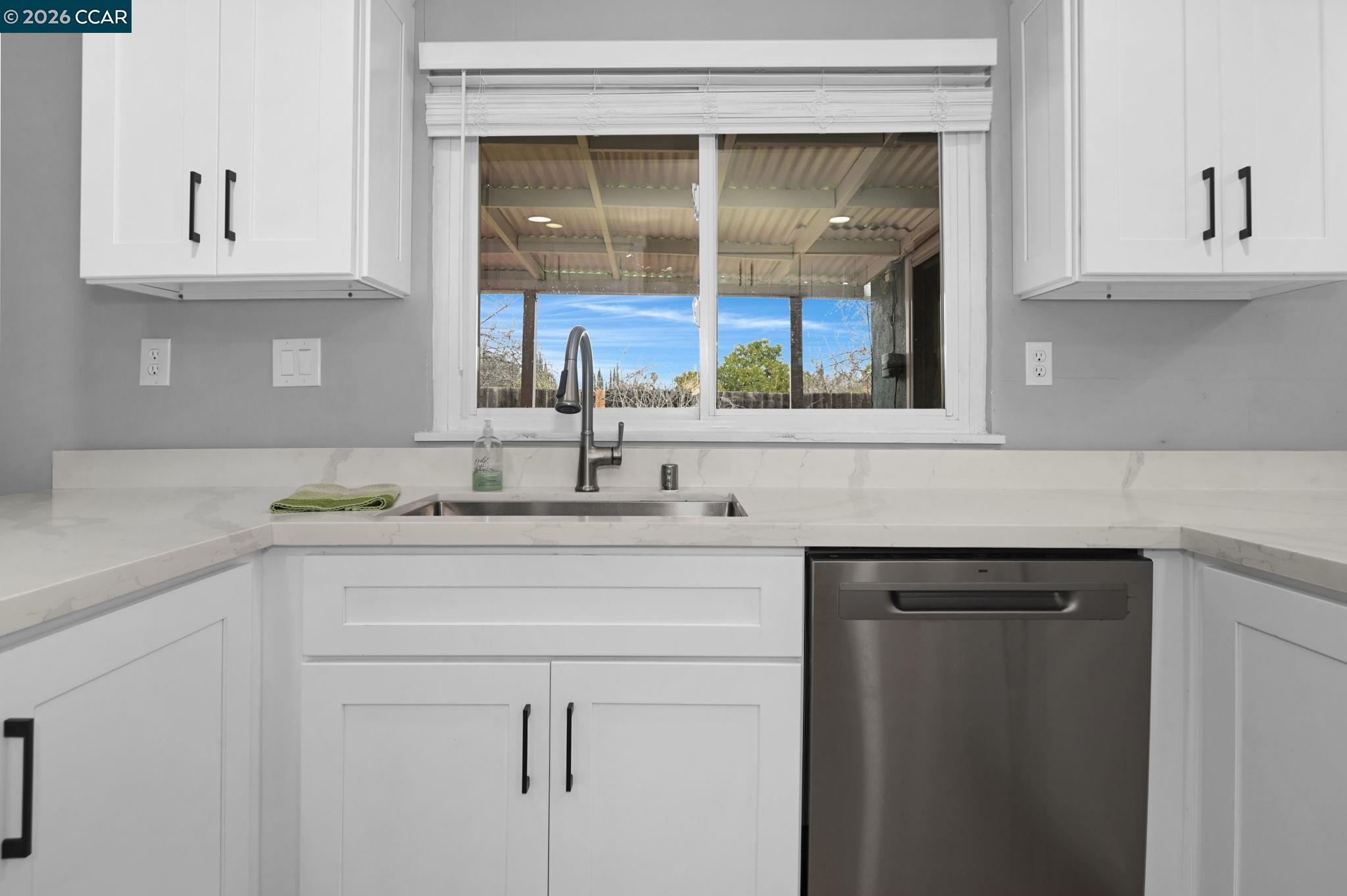 Detail Gallery Image 10 of 32 For 1593 Norine Dr, Pittsburg,  CA 94565 - 4 Beds | 2 Baths