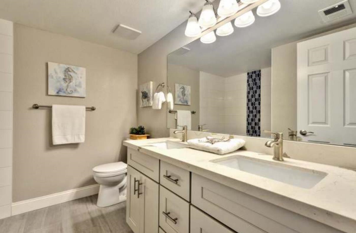 Detail Gallery Image 4 of 12 For 301 Kenbrook Cir, San Jose,  CA 95111 - 2 Beds | 2 Baths