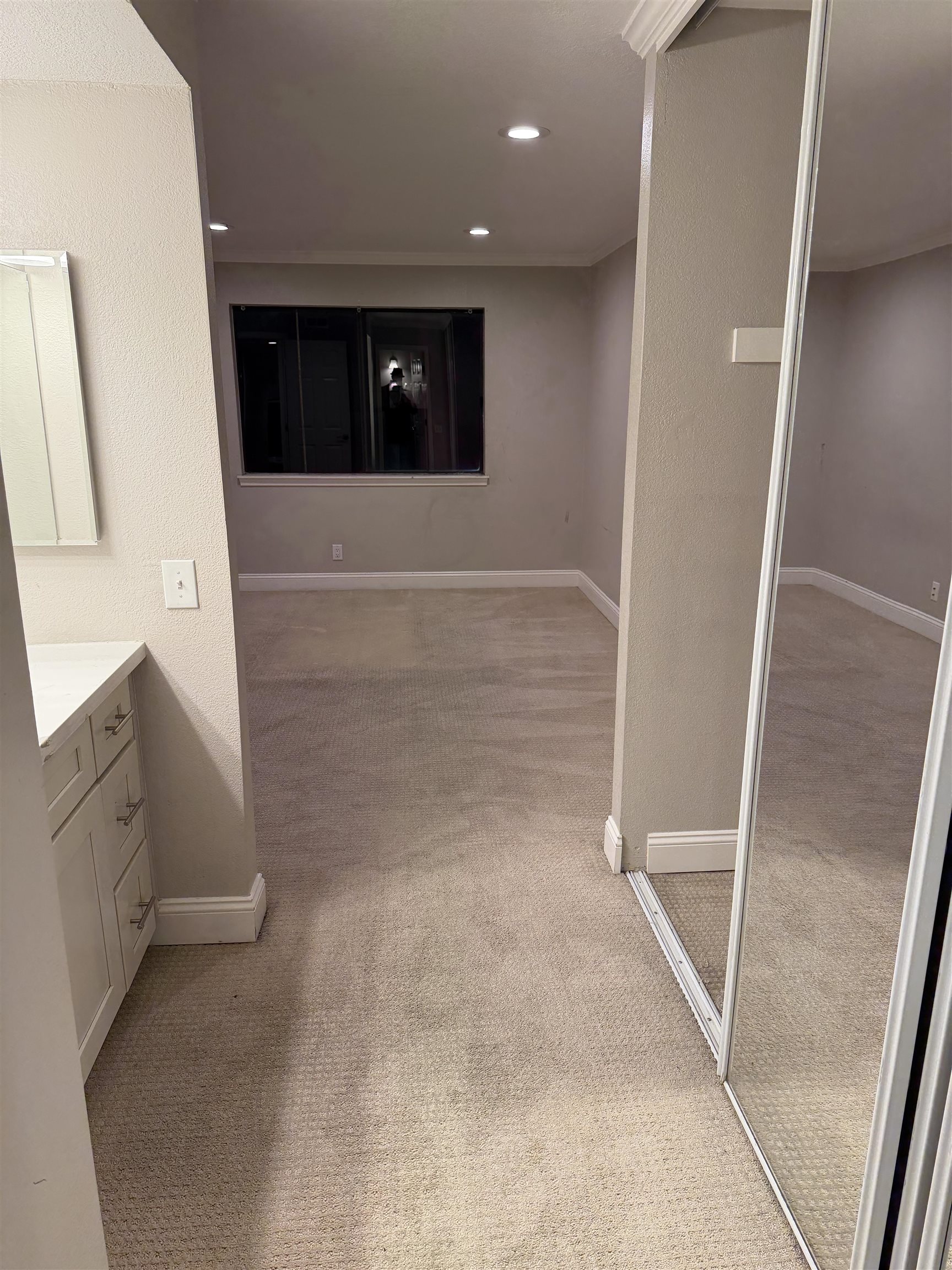 Detail Gallery Image 6 of 12 For 301 Kenbrook Cir, San Jose,  CA 95111 - 2 Beds | 2 Baths