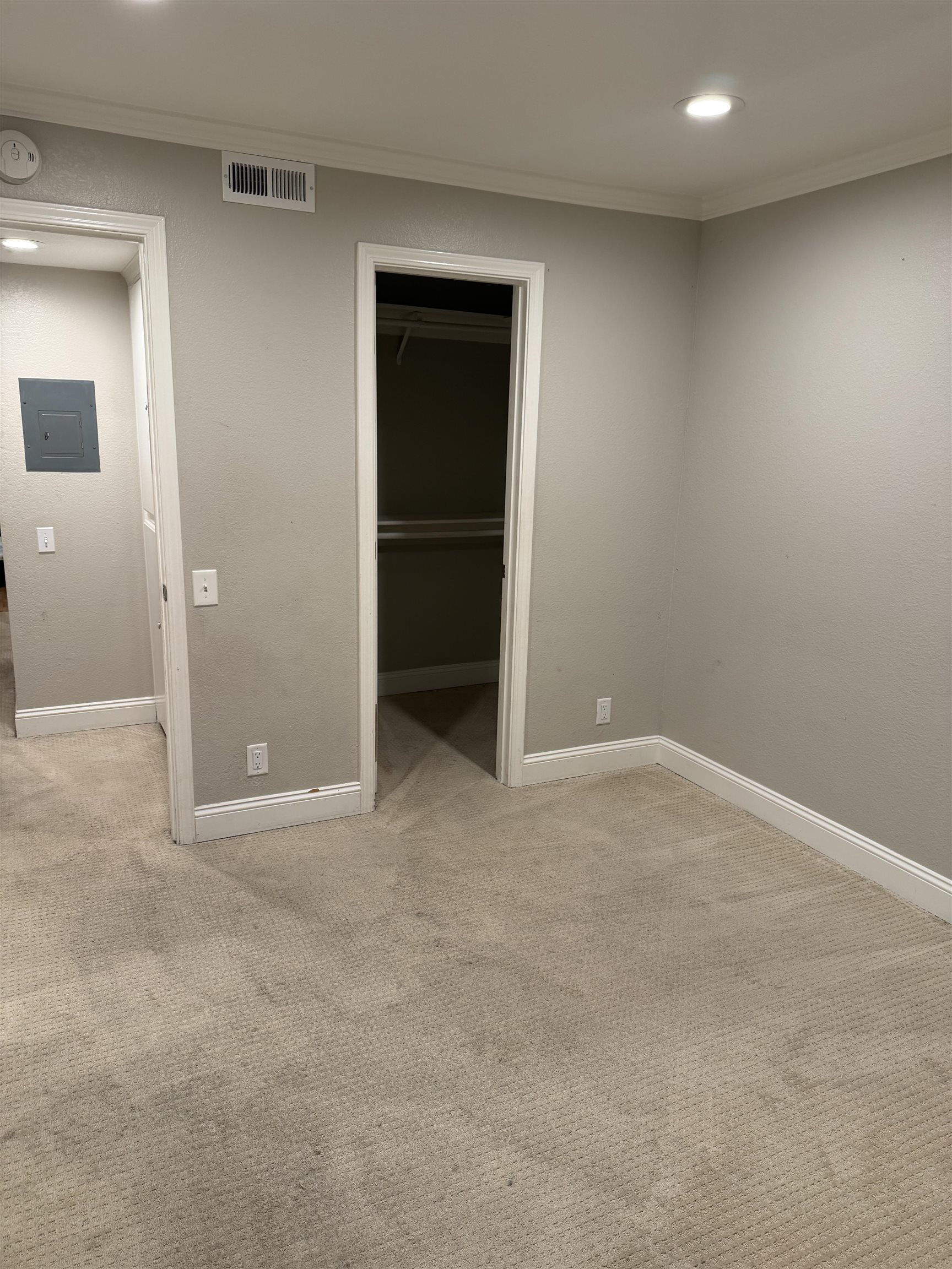 Detail Gallery Image 9 of 12 For 301 Kenbrook Cir, San Jose,  CA 95111 - 2 Beds | 2 Baths