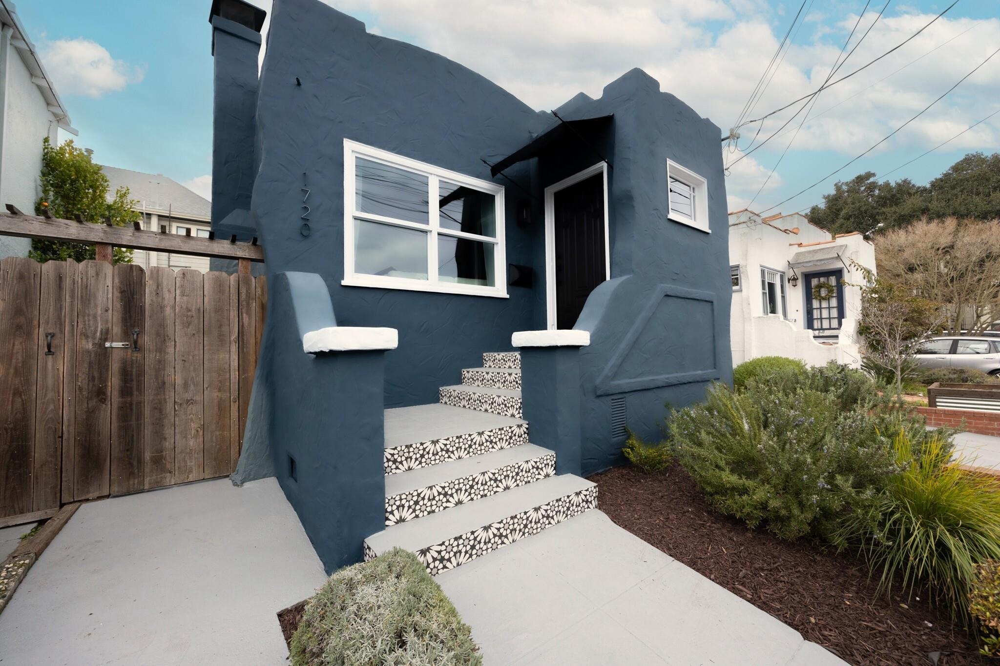 Detail Gallery Image 2 of 47 For 1720 Walnut St., Alameda,  CA 94501 - 2 Beds | 2 Baths