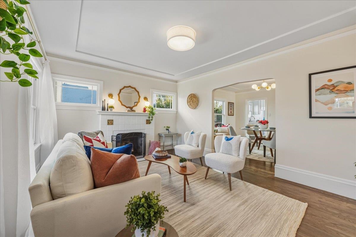 Detail Gallery Image 3 of 47 For 1720 Walnut St., Alameda,  CA 94501 - 2 Beds | 2 Baths