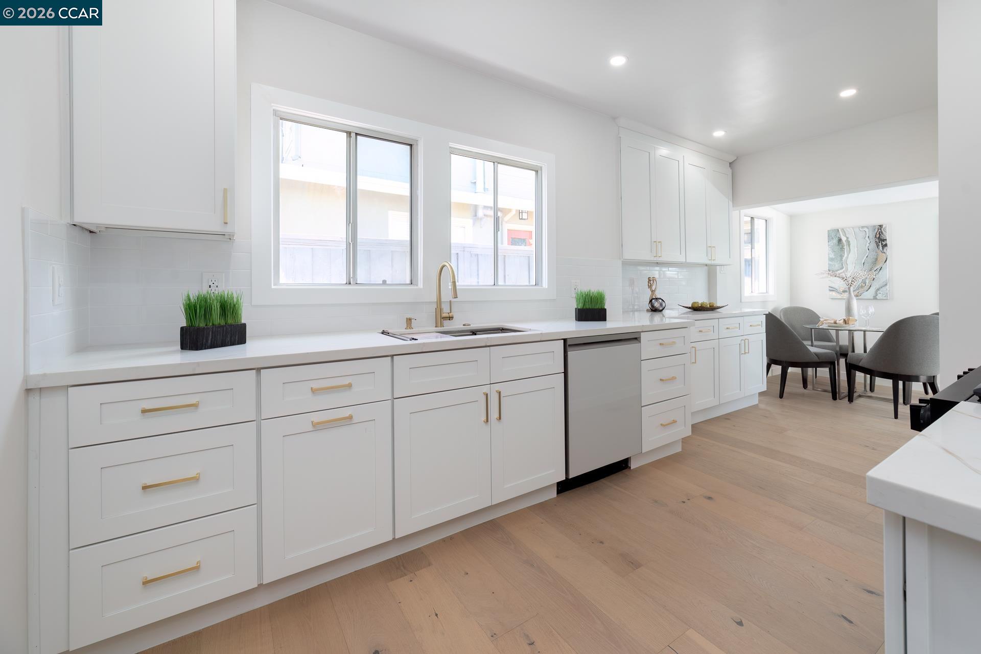 Detail Gallery Image 14 of 59 For 1515 Hampel St, Oakland,  CA 94602 - 2 Beds | 1 Baths