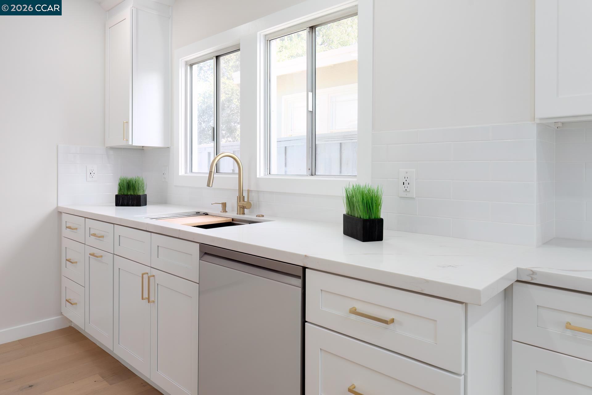 Detail Gallery Image 18 of 59 For 1515 Hampel St, Oakland,  CA 94602 - 2 Beds | 1 Baths