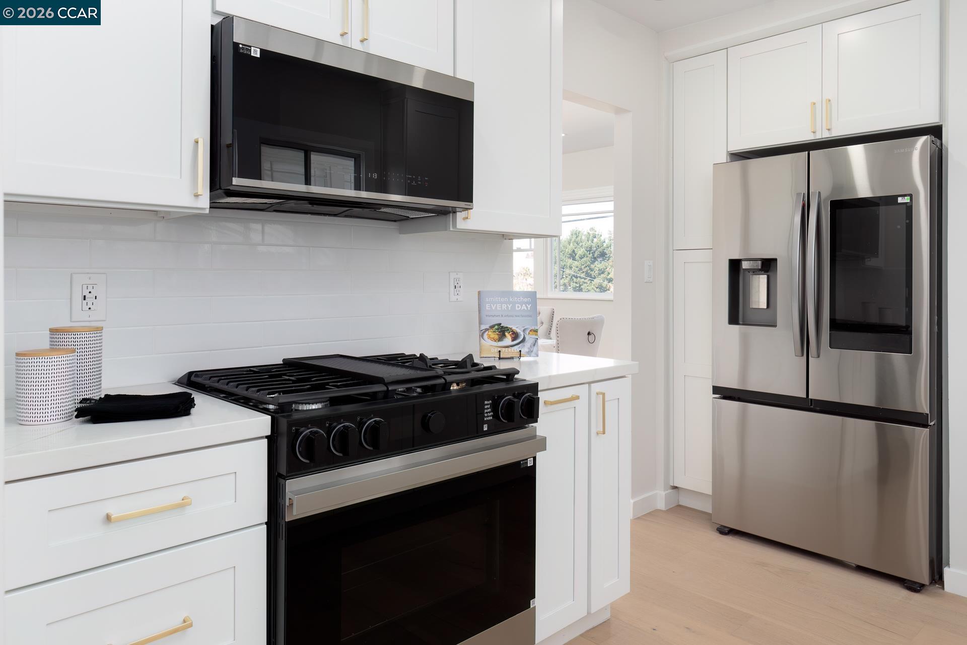 Detail Gallery Image 20 of 59 For 1515 Hampel St, Oakland,  CA 94602 - 2 Beds | 1 Baths