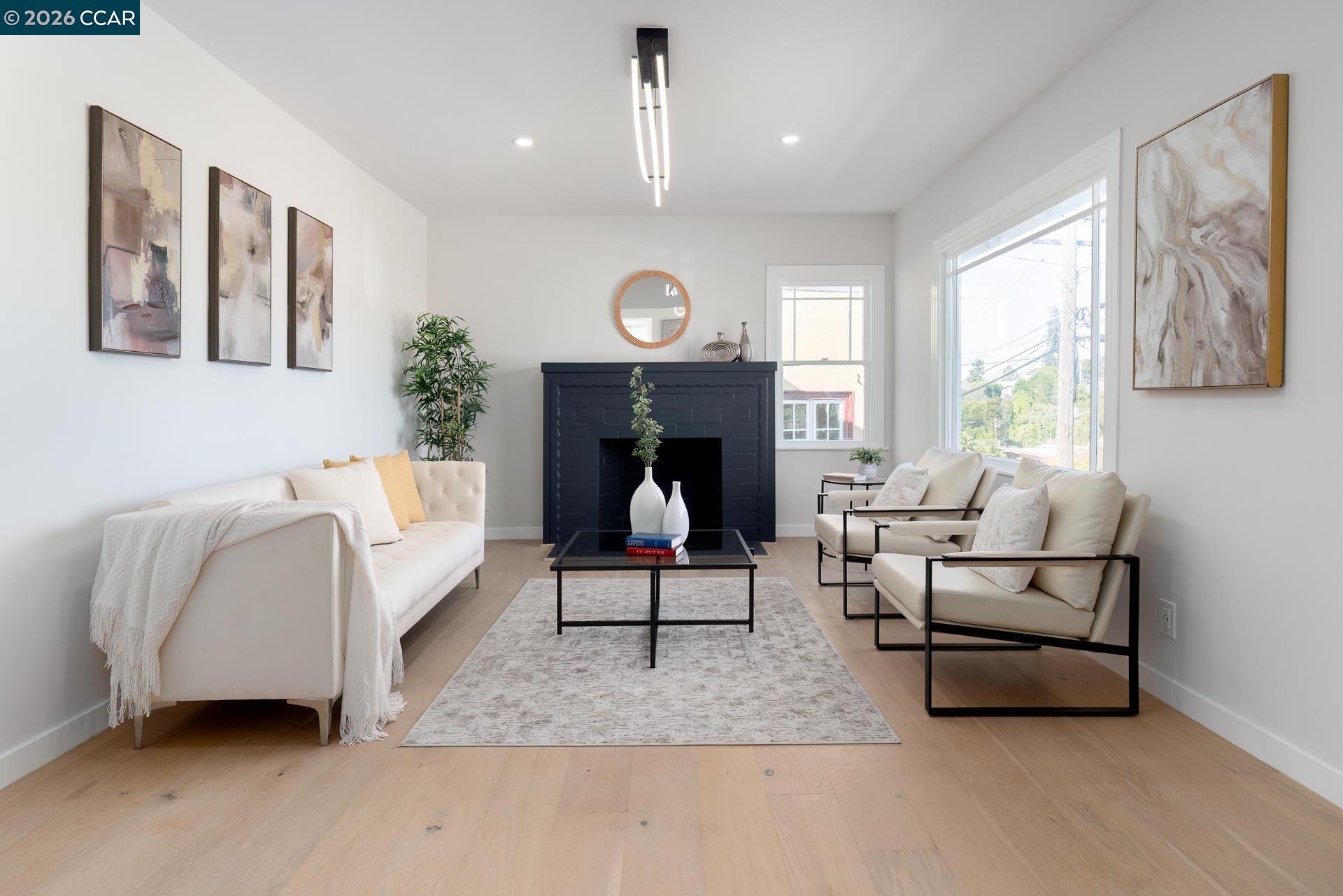 Detail Gallery Image 4 of 59 For 1515 Hampel St, Oakland,  CA 94602 - 2 Beds | 1 Baths