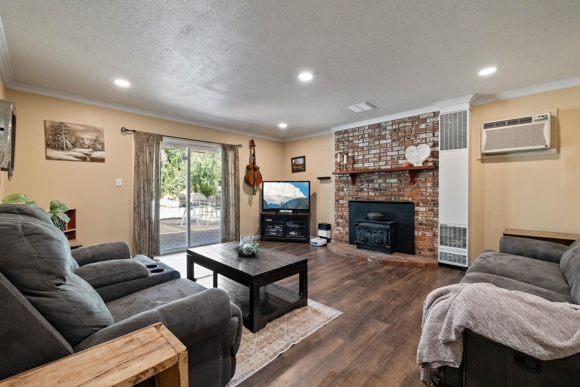 Detail Gallery Image 4 of 29 For 20369 E Walnut Dr, Sonora,  CA 95370 - 3 Beds | 2 Baths
