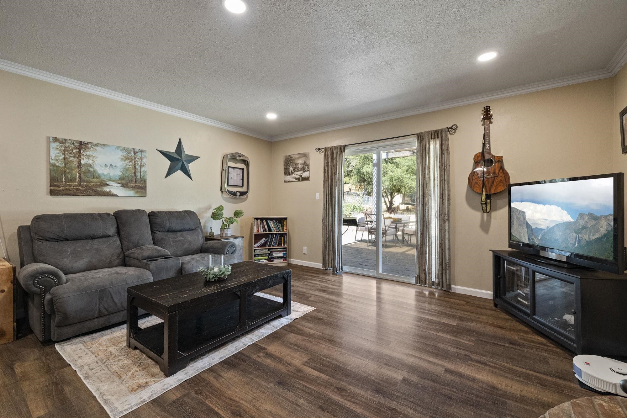 Detail Gallery Image 5 of 29 For 20369 E Walnut Dr, Sonora,  CA 95370 - 3 Beds | 2 Baths