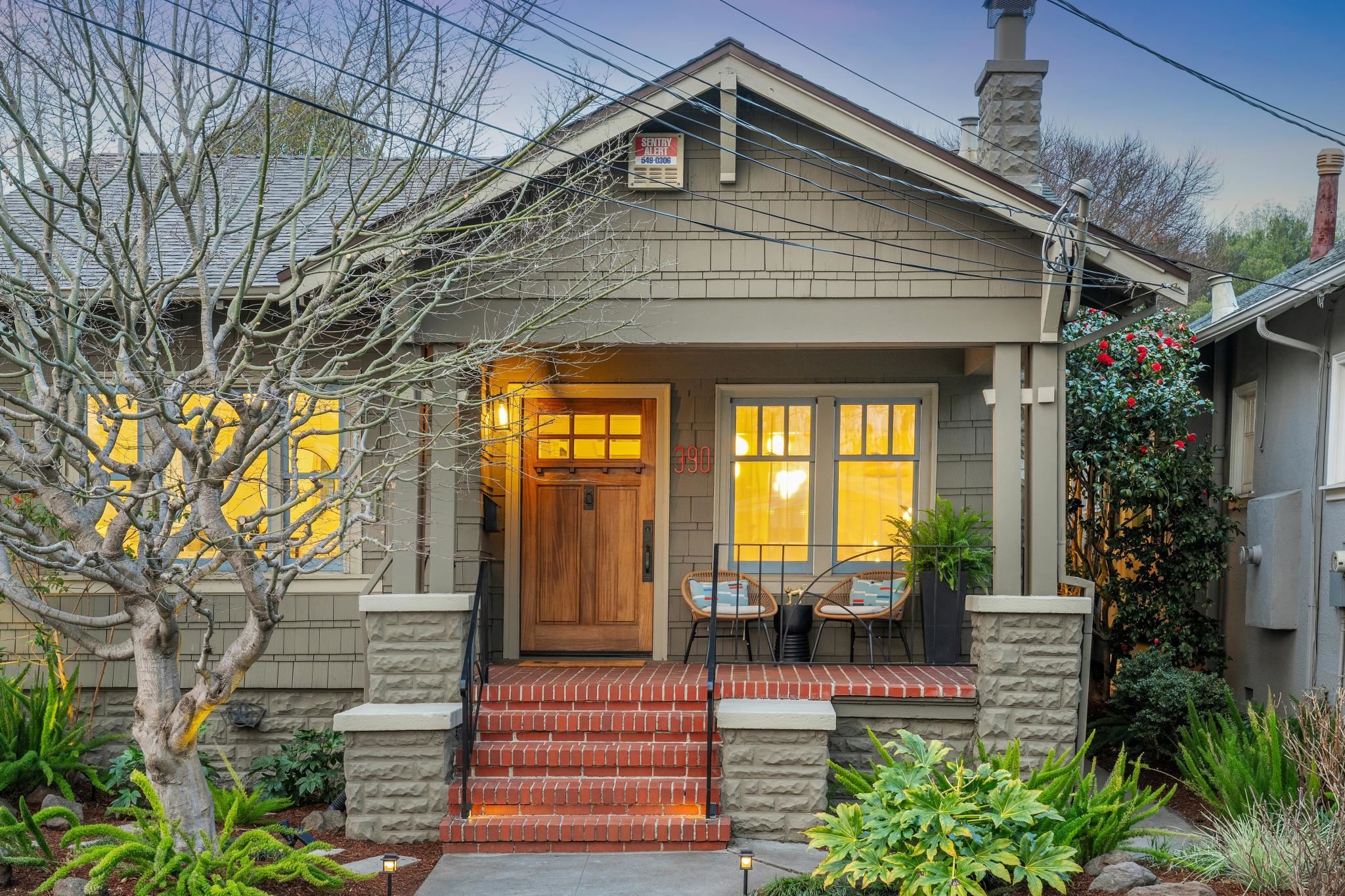 Detail Gallery Image 2 of 37 For 390 50th St, Oakland,  CA 94609 - 3 Beds | 2 Baths