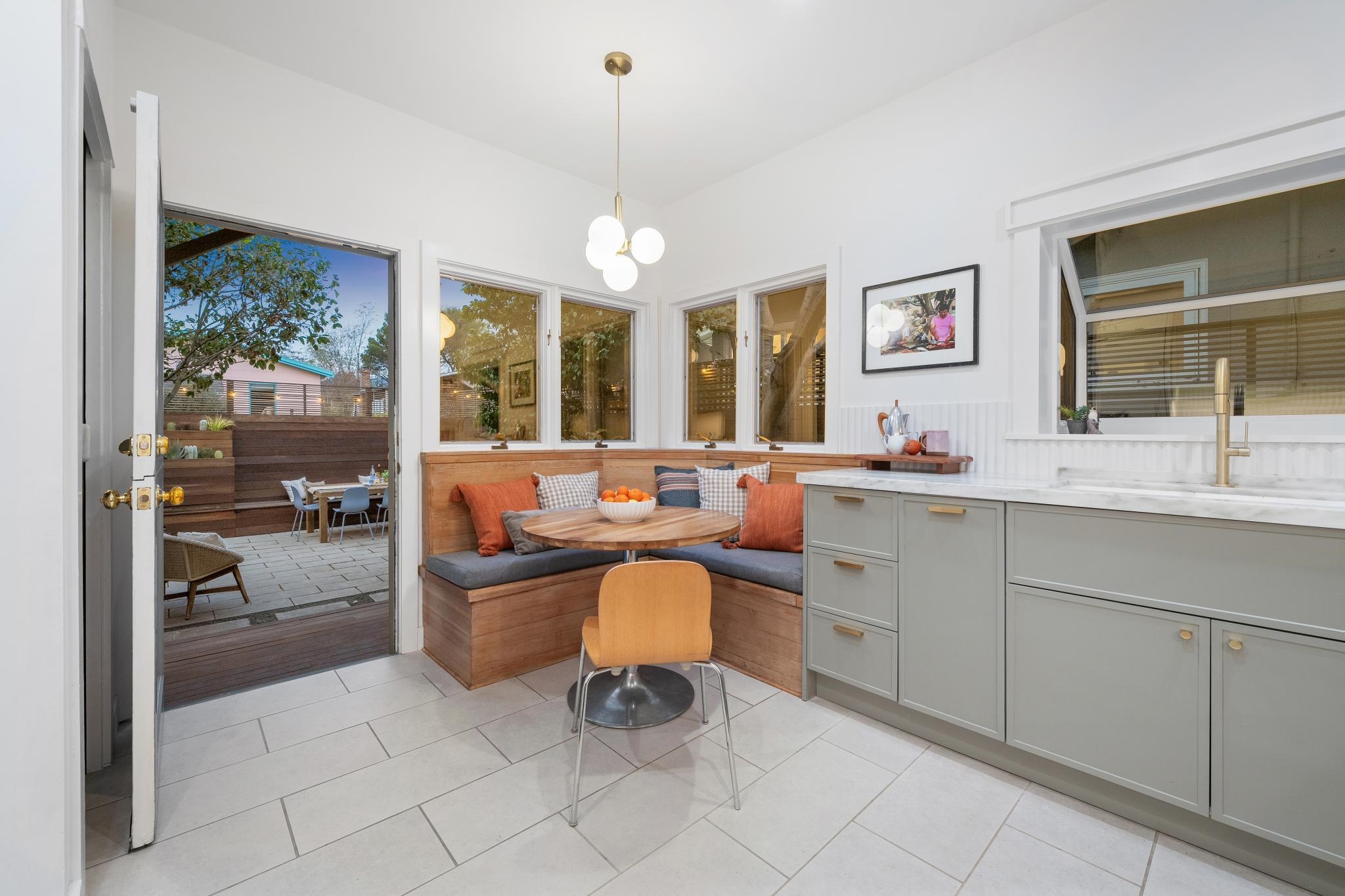 Detail Gallery Image 15 of 37 For 390 50th St, Oakland,  CA 94609 - 3 Beds | 2 Baths