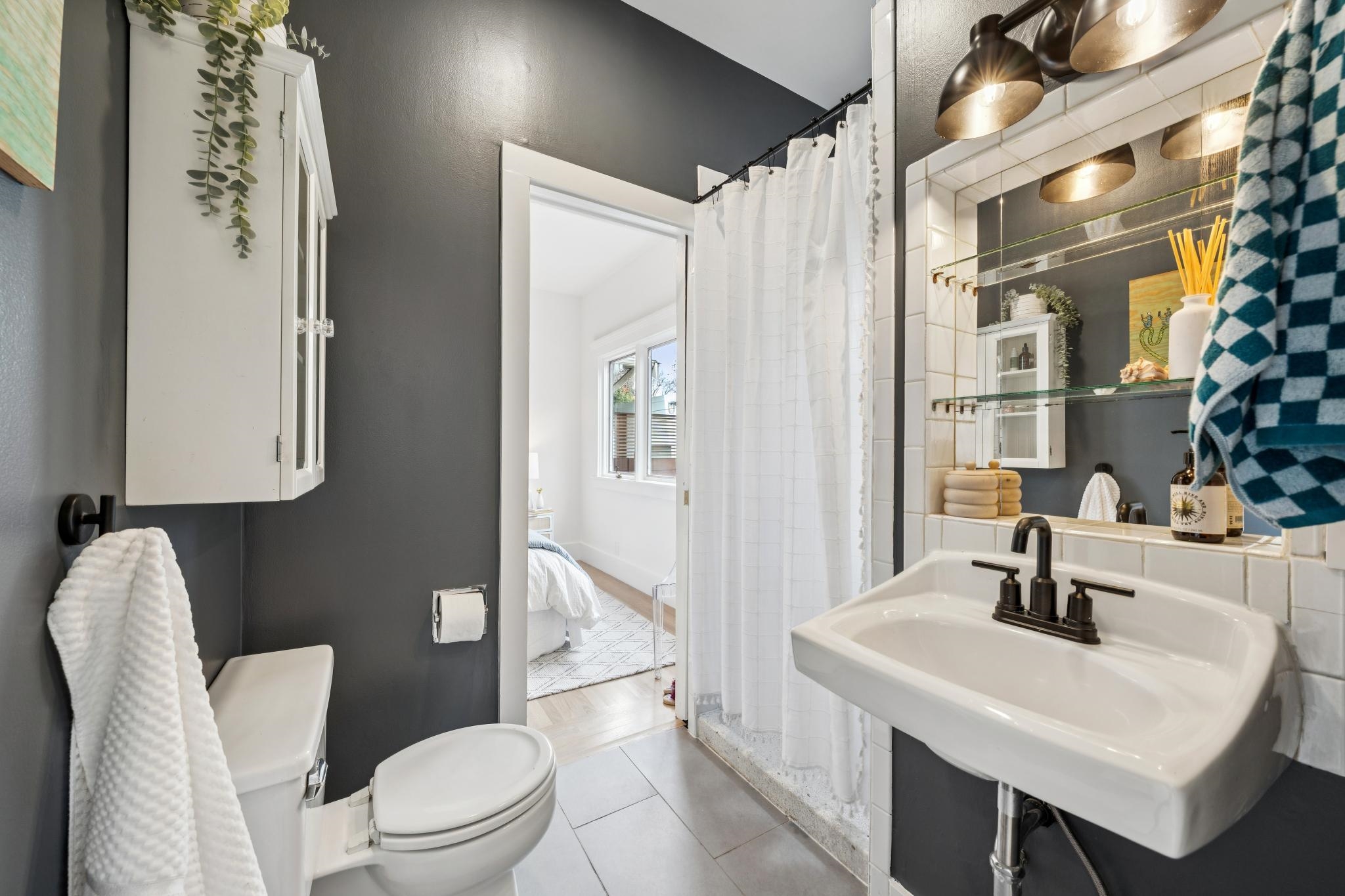 Detail Gallery Image 22 of 37 For 390 50th St, Oakland,  CA 94609 - 3 Beds | 2 Baths