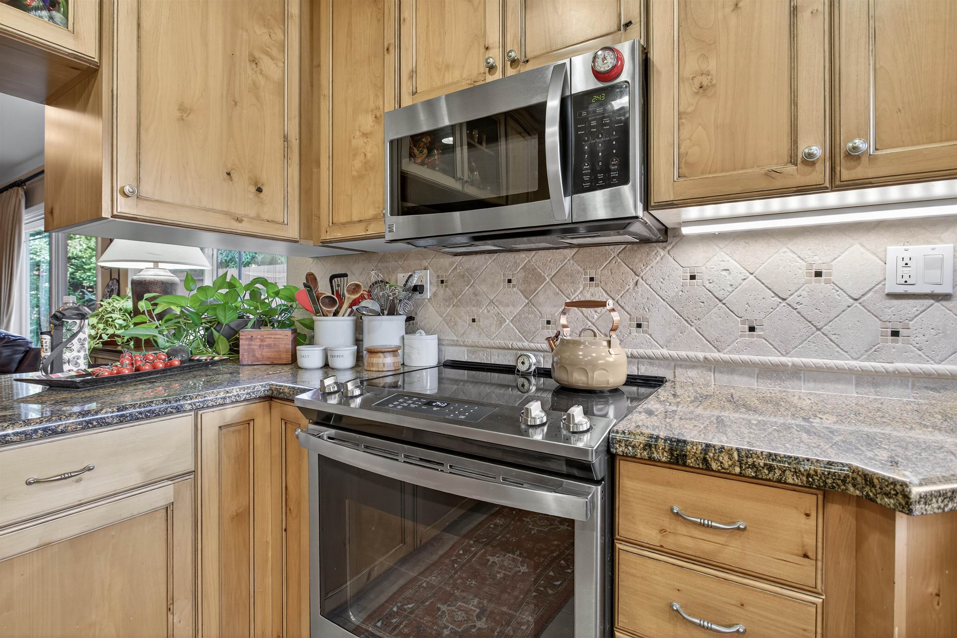 Detail Gallery Image 12 of 30 For 2229 Delucchi Drive, Pleasanton,  CA 94588-8315 - 2 Beds | 2 Baths