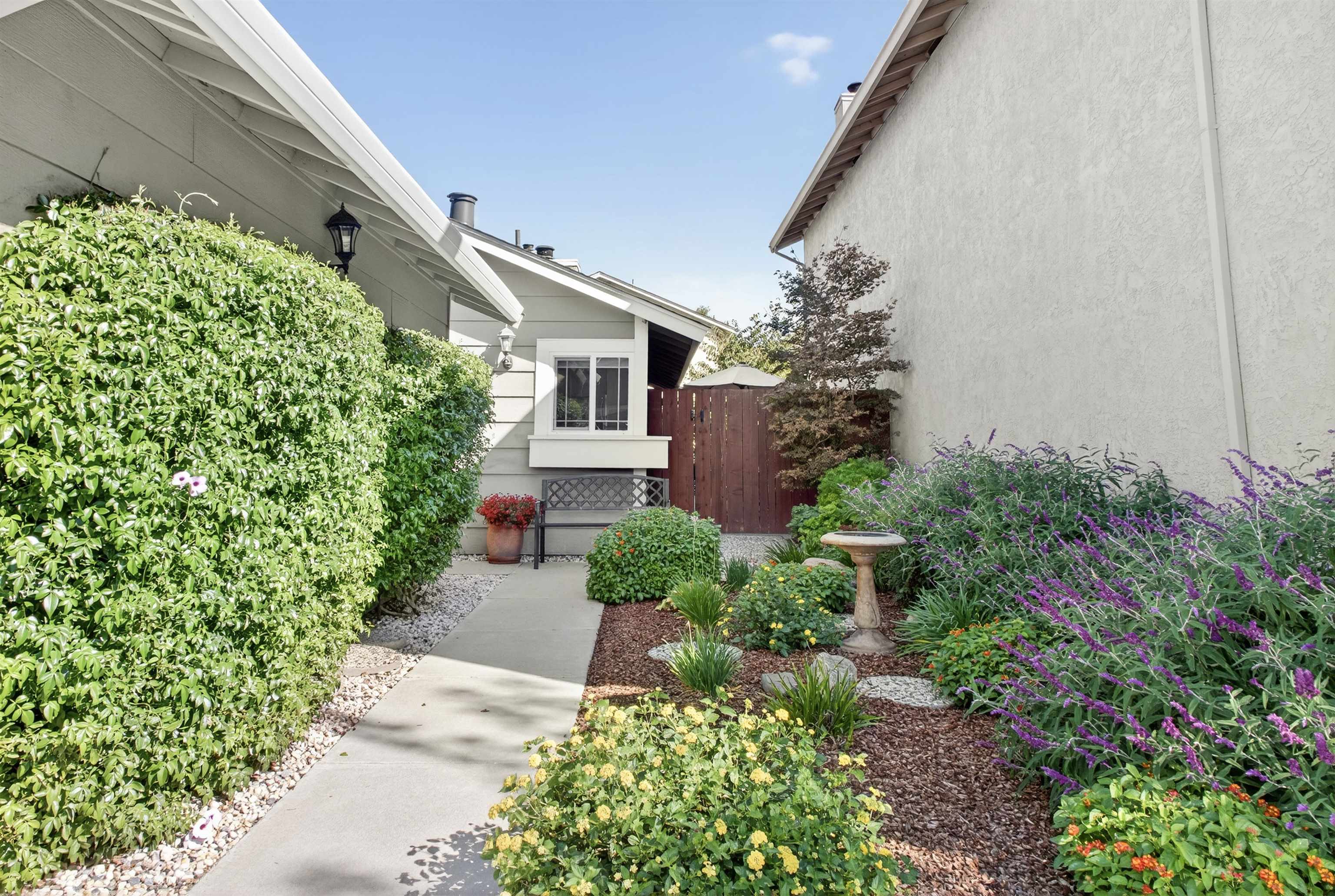 Detail Gallery Image 3 of 30 For 2229 Delucchi Drive, Pleasanton,  CA 94588-8315 - 2 Beds | 2 Baths