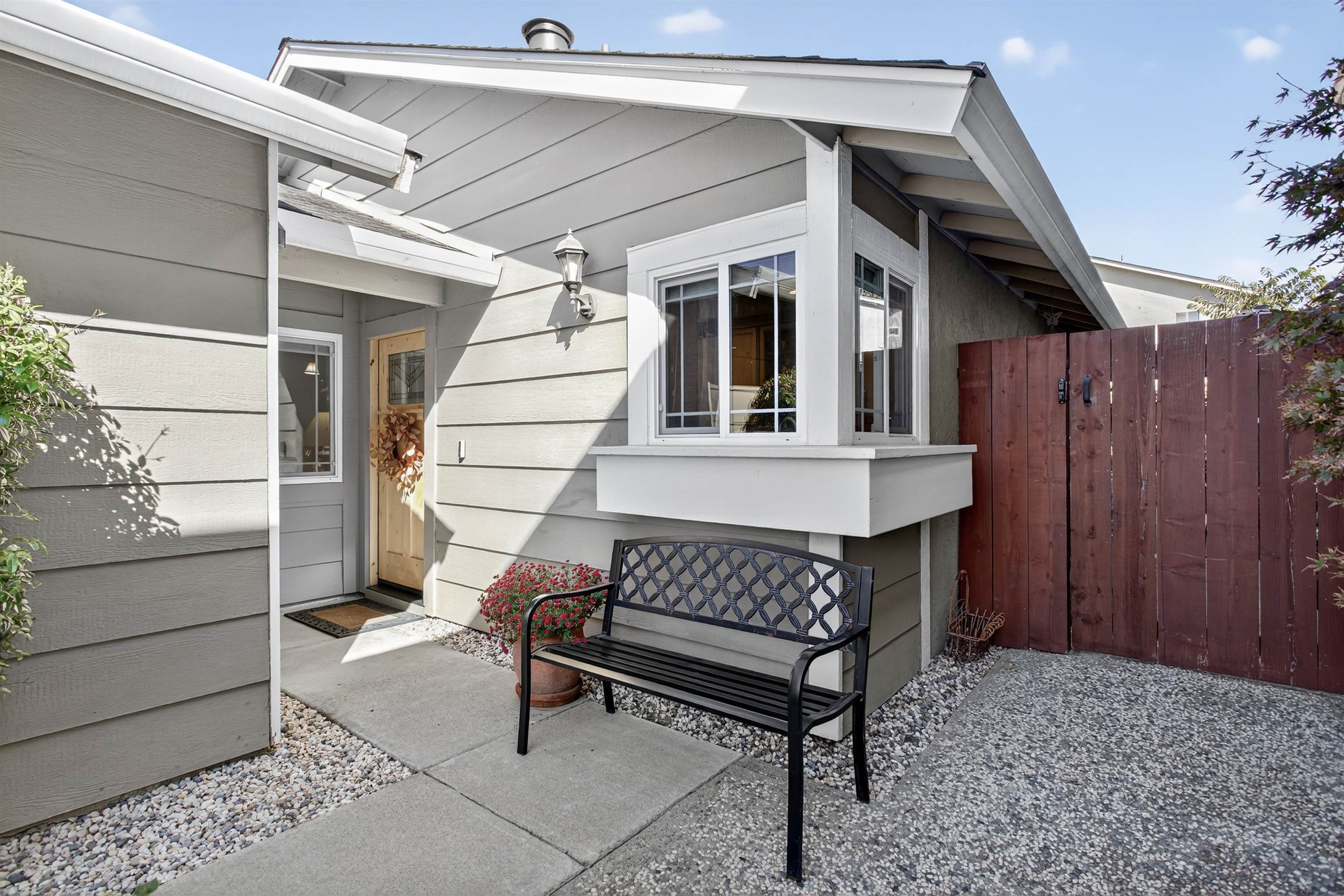 Detail Gallery Image 5 of 30 For 2229 Delucchi Drive, Pleasanton,  CA 94588-8315 - 2 Beds | 2 Baths