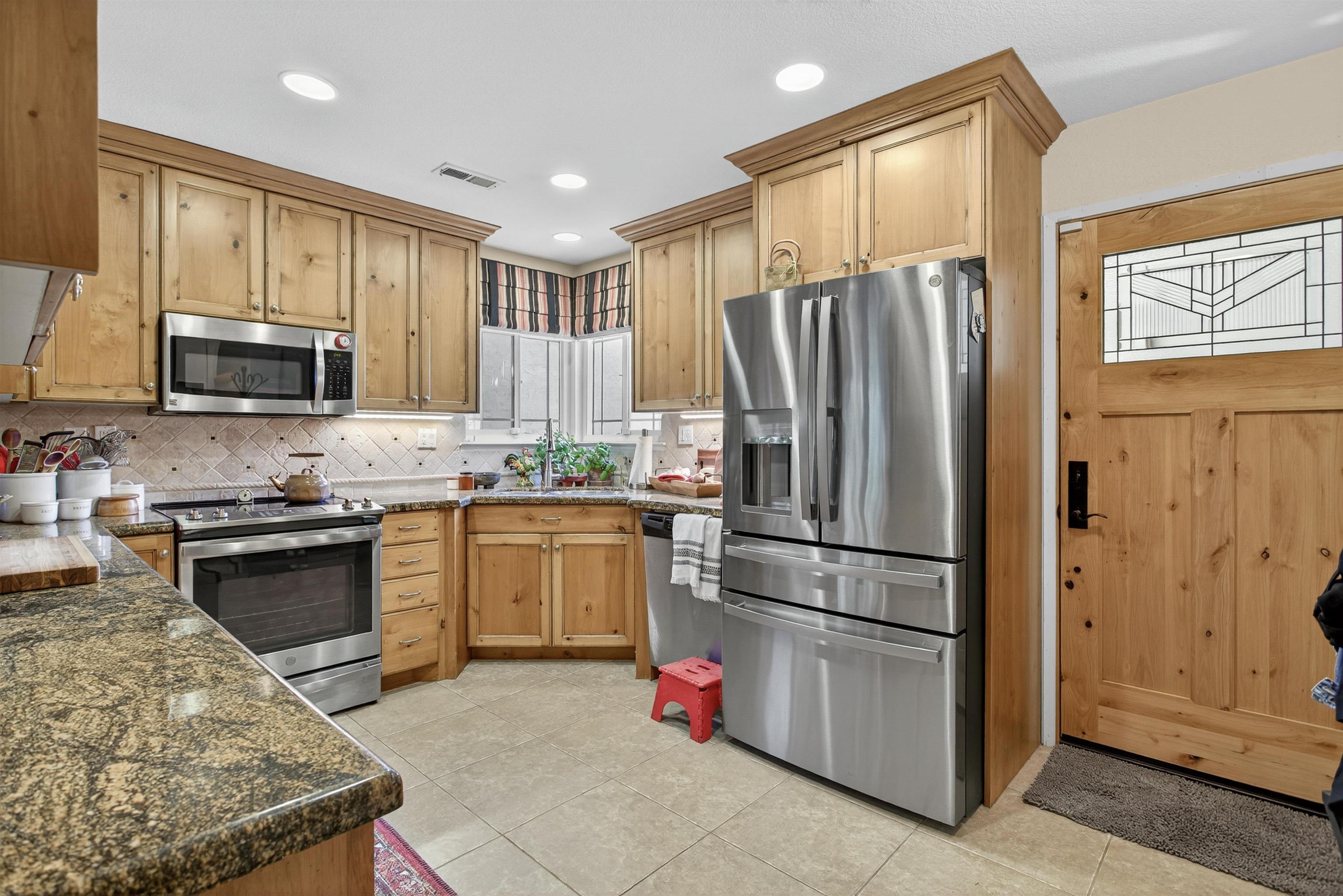 Detail Gallery Image 8 of 30 For 2229 Delucchi Drive, Pleasanton,  CA 94588-8315 - 2 Beds | 2 Baths