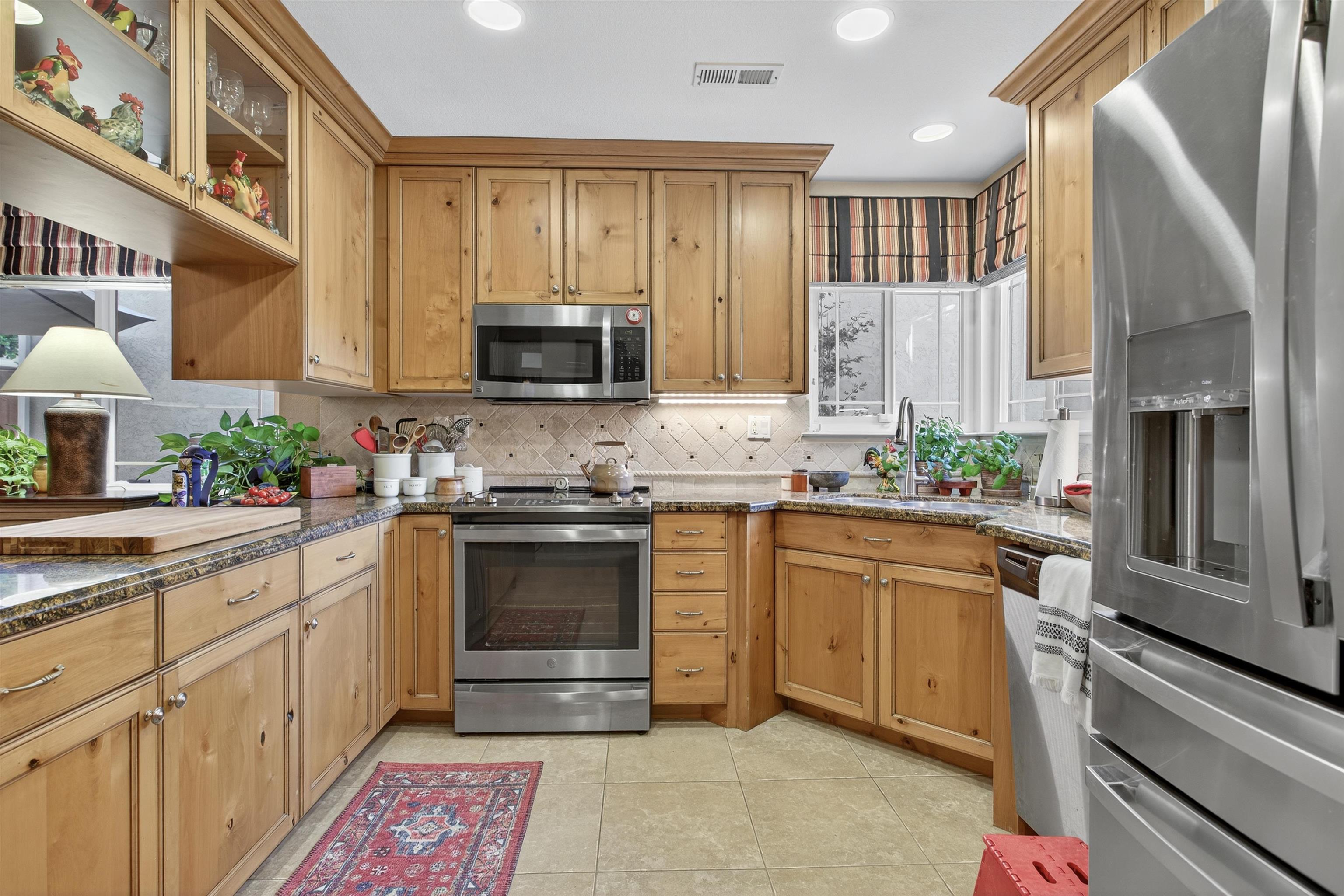 Detail Gallery Image 10 of 30 For 2229 Delucchi Drive, Pleasanton,  CA 94588-8315 - 2 Beds | 2 Baths