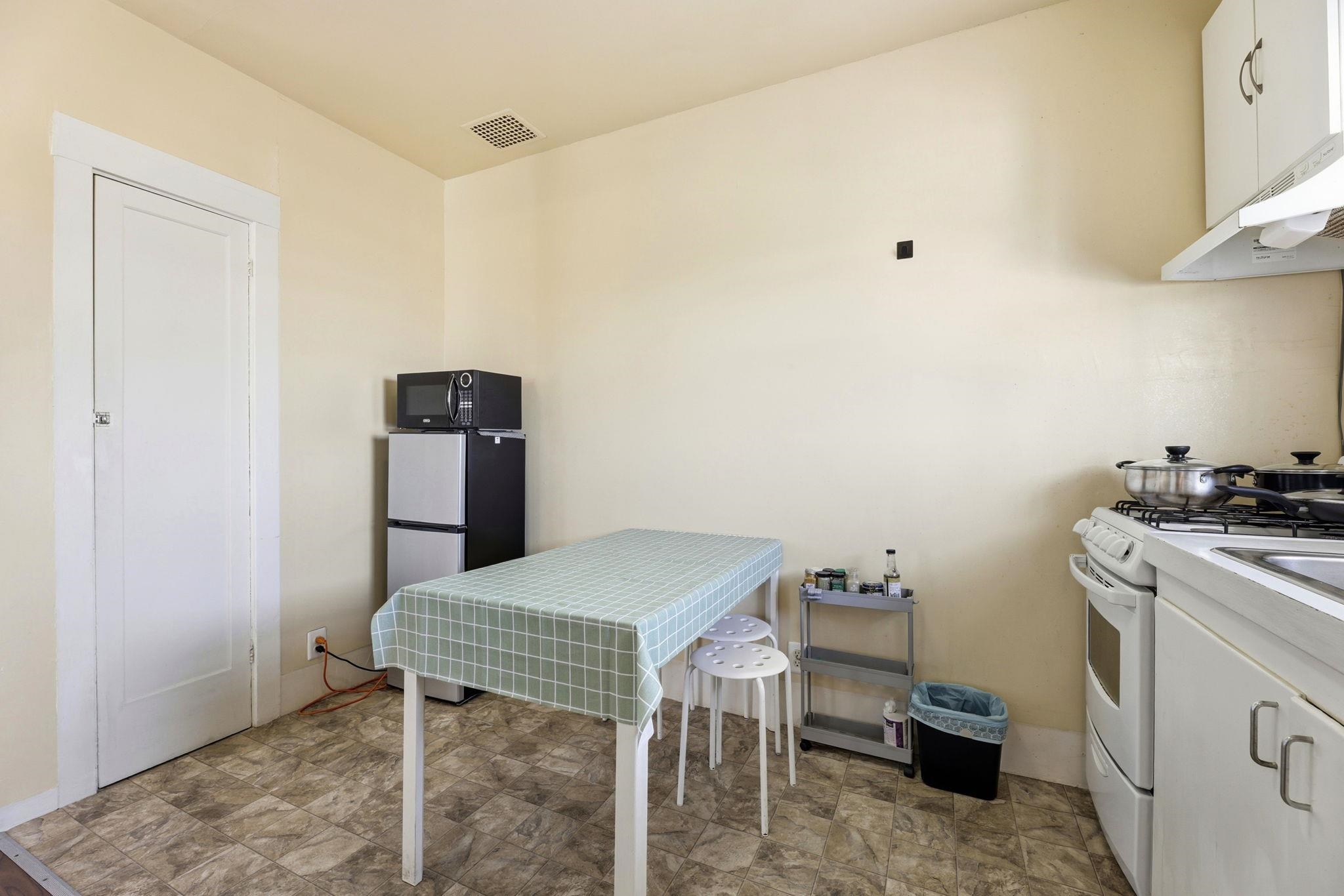 Detail Gallery Image 18 of 31 For 1813 Sacramento St, Berkeley,  CA 94702 - – Beds | – Baths