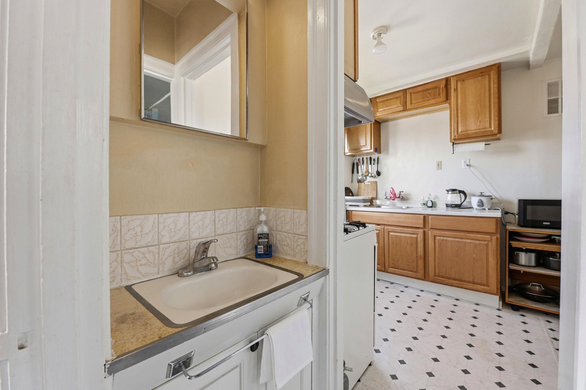 Detail Gallery Image 9 of 31 For 1813 Sacramento St, Berkeley,  CA 94702 - – Beds | – Baths