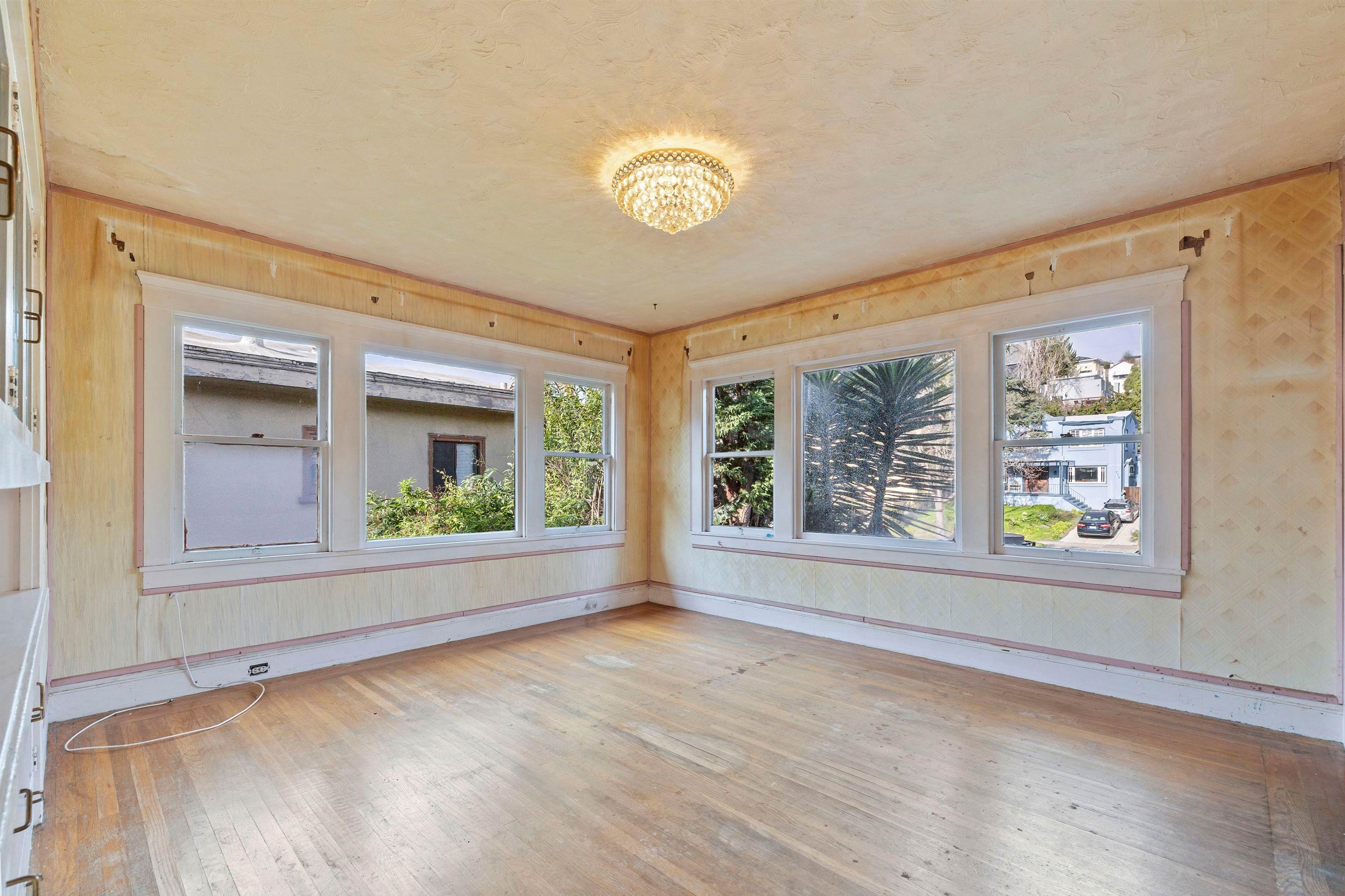 Detail Gallery Image 12 of 38 For 787 Mandana Blvd, Oakland,  CA 94610 - 3 Beds | 1/1 Baths