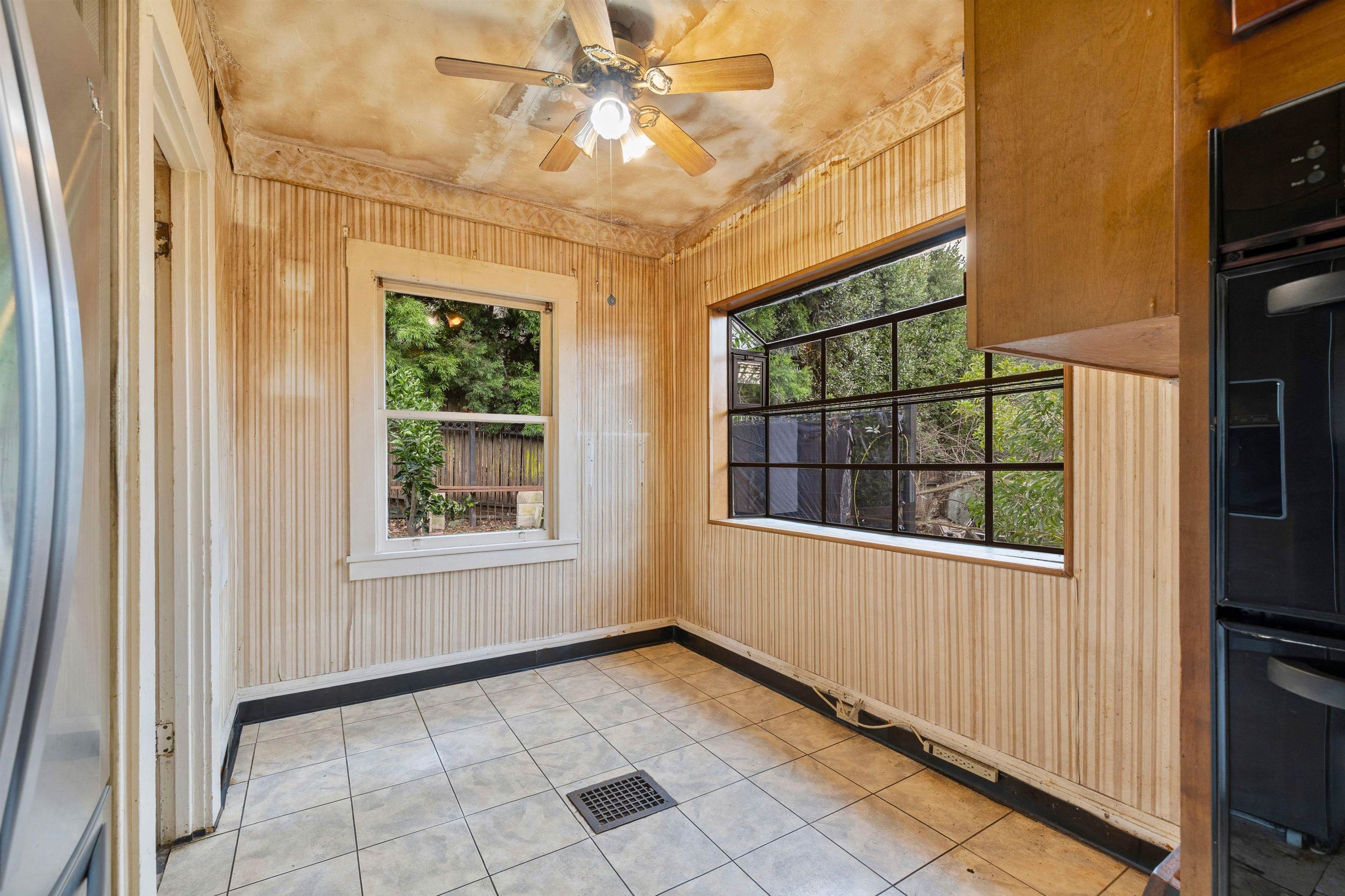 Detail Gallery Image 15 of 38 For 787 Mandana Blvd, Oakland,  CA 94610 - 3 Beds | 1/1 Baths