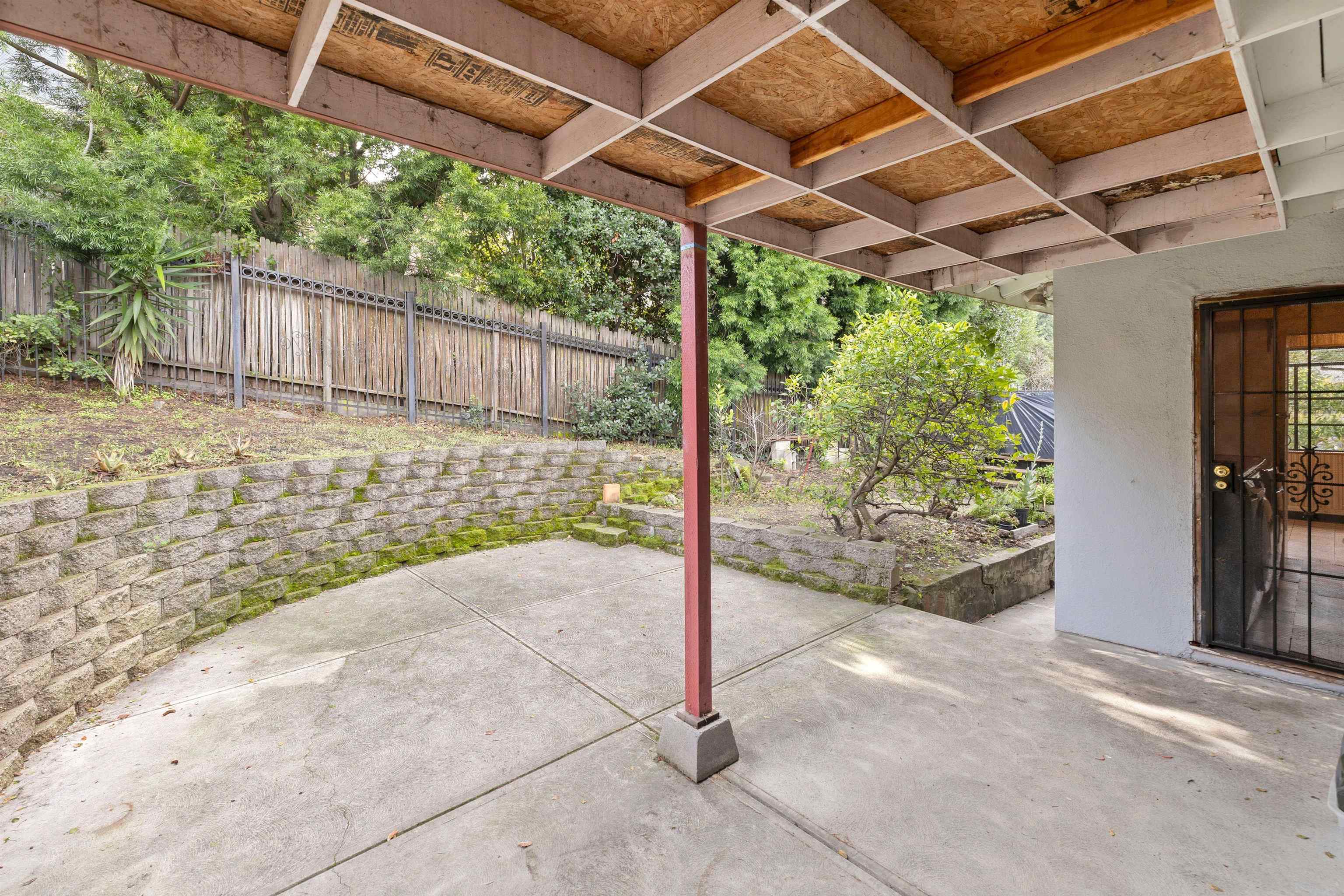 Detail Gallery Image 23 of 38 For 787 Mandana Blvd, Oakland,  CA 94610 - 3 Beds | 1/1 Baths