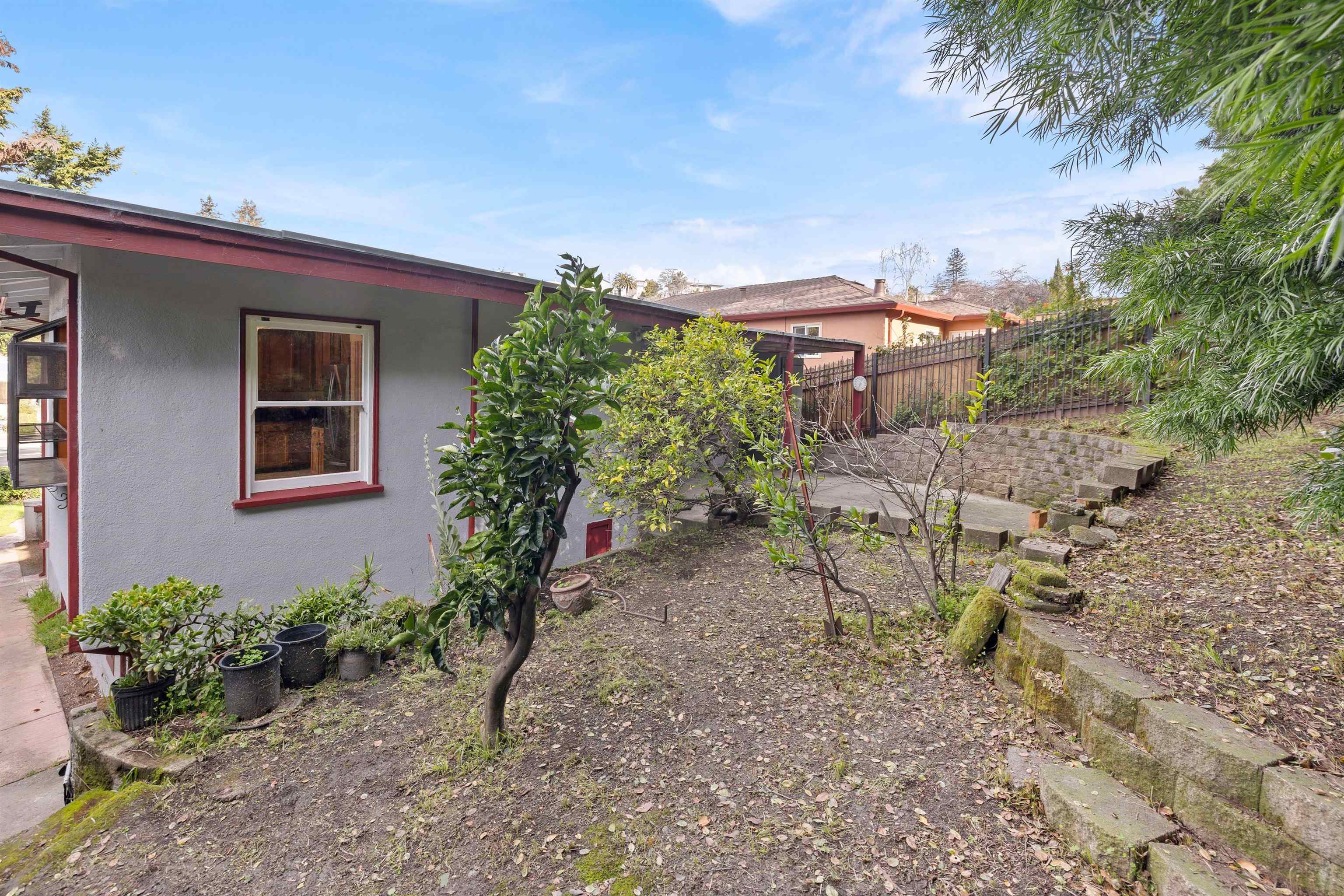 Detail Gallery Image 27 of 38 For 787 Mandana Blvd, Oakland,  CA 94610 - 3 Beds | 1/1 Baths