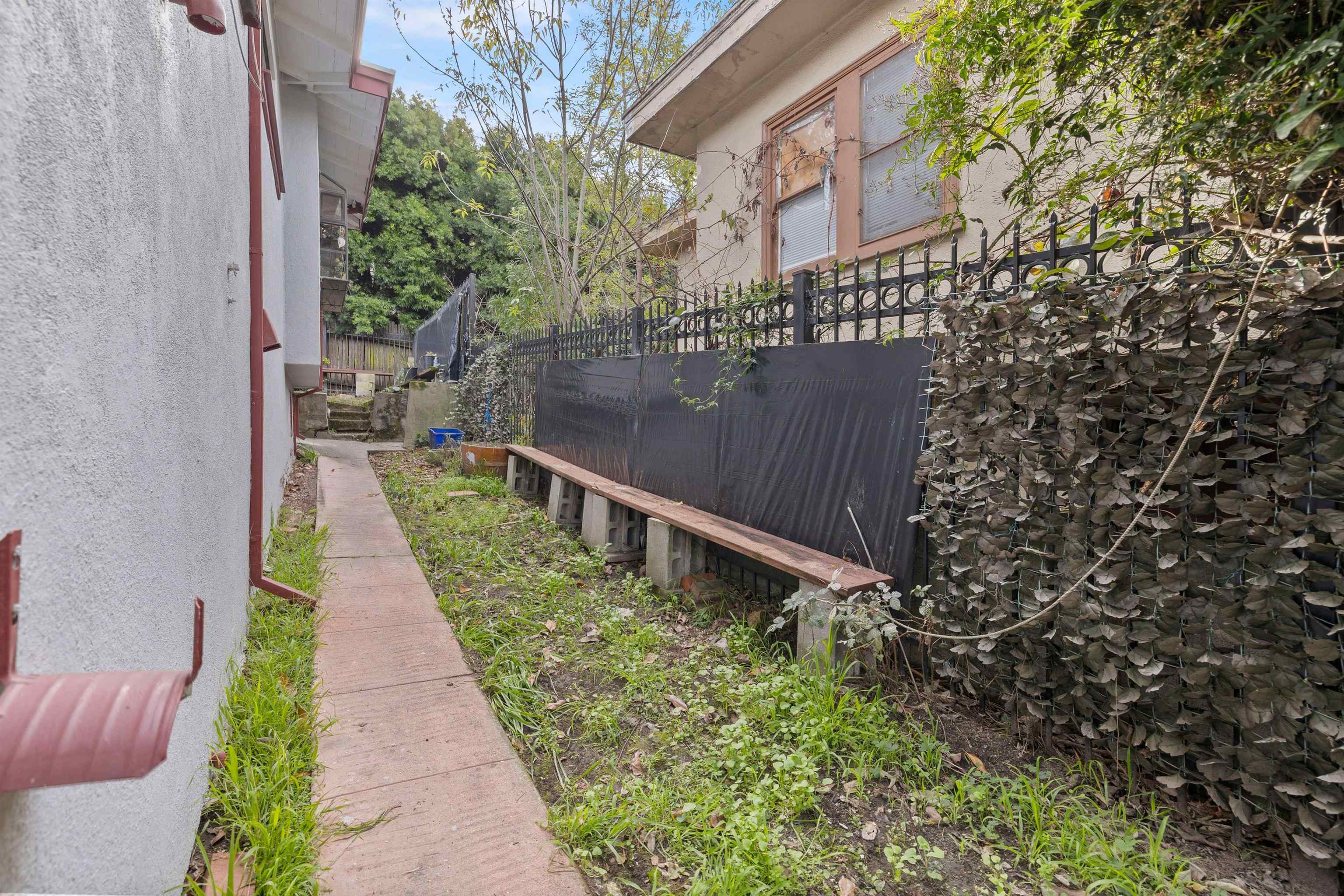 Detail Gallery Image 29 of 38 For 787 Mandana Blvd, Oakland,  CA 94610 - 3 Beds | 1/1 Baths