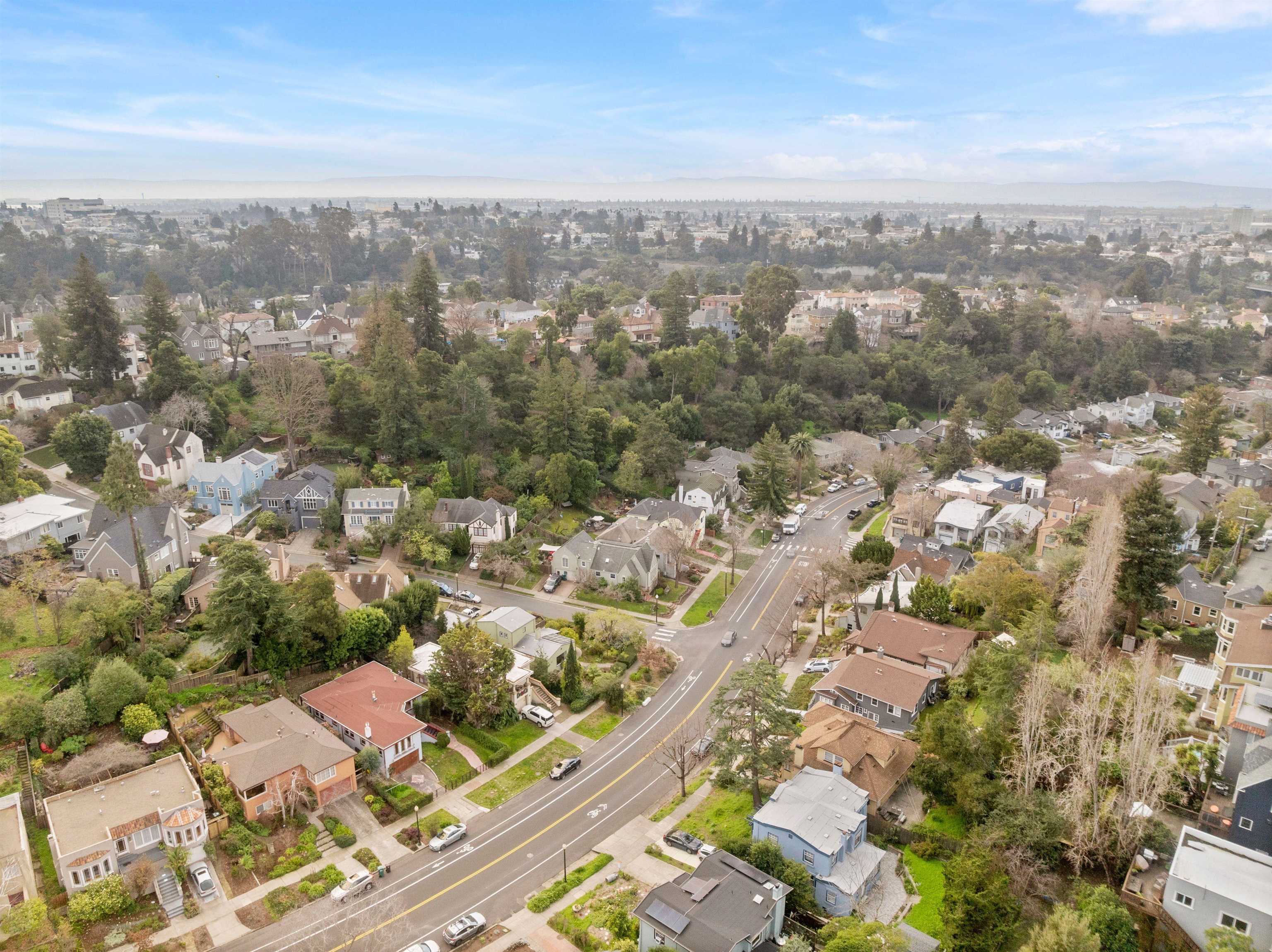 Detail Gallery Image 38 of 38 For 787 Mandana Blvd, Oakland,  CA 94610 - 3 Beds | 1/1 Baths