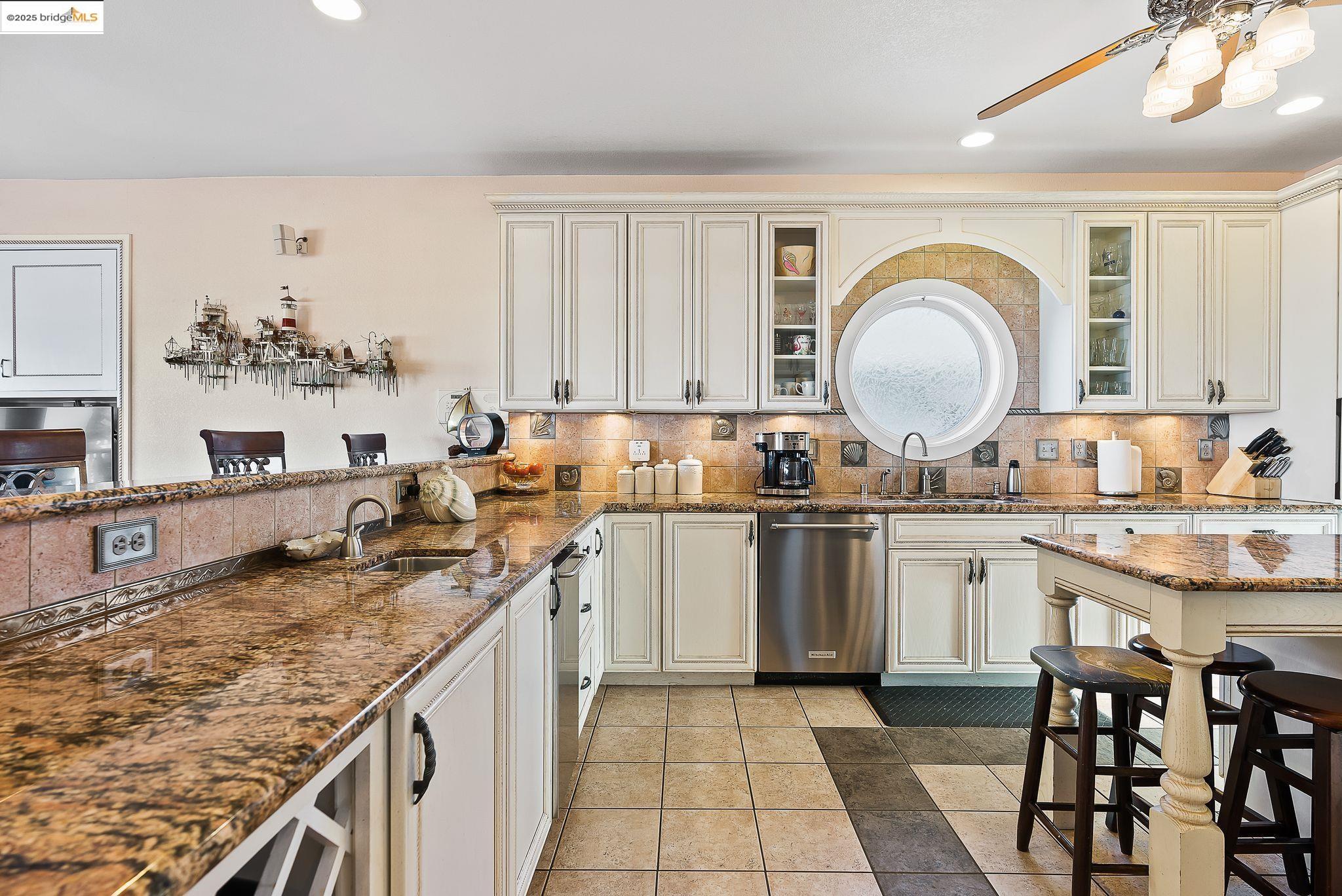 Detail Gallery Image 13 of 59 For 4415 Willow Rd, Bethel Island,  CA 94511 - 4 Beds | 4 Baths