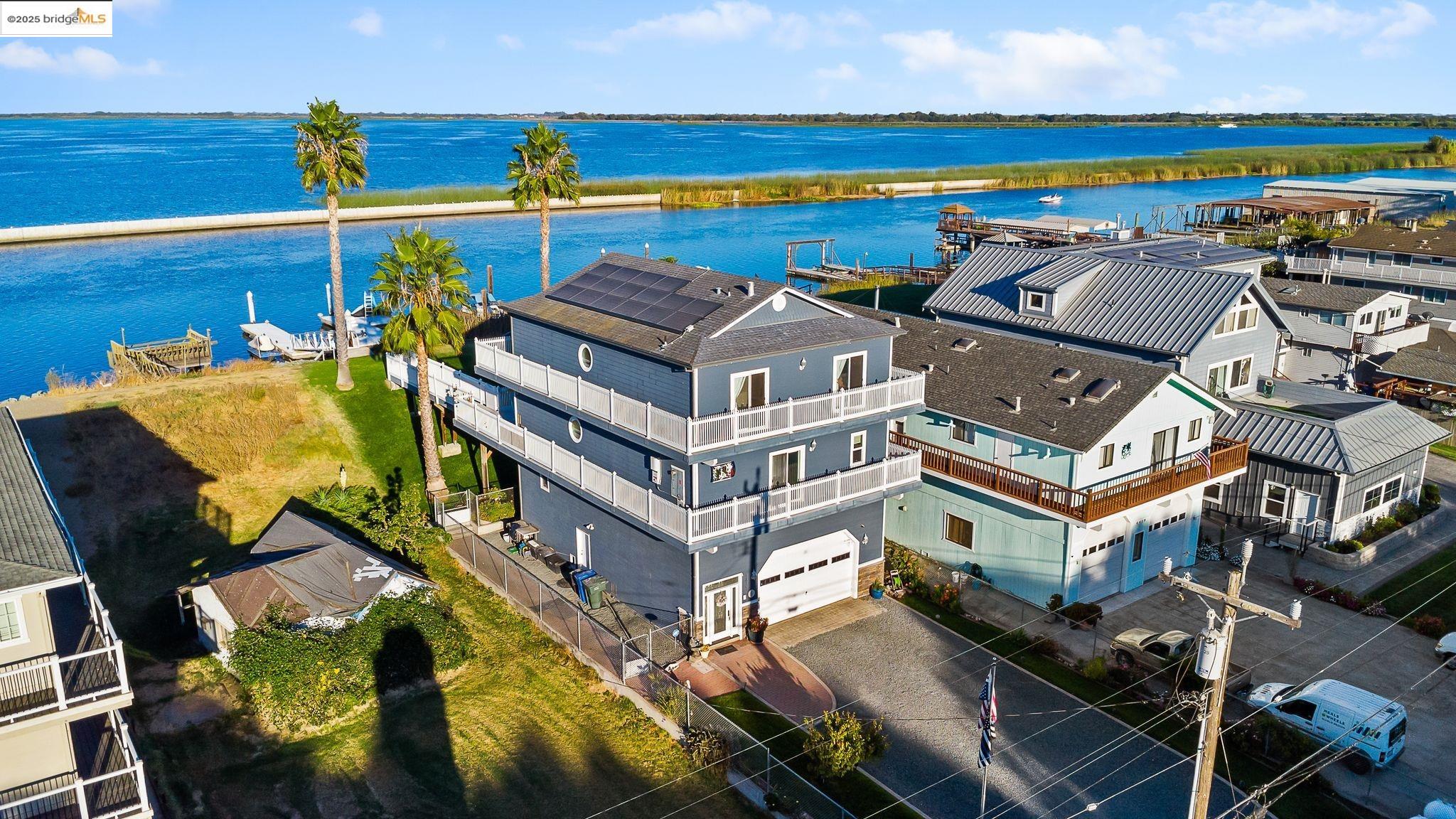 Detail Gallery Image 4 of 59 For 4415 Willow Rd, Bethel Island,  CA 94511 - 4 Beds | 4 Baths