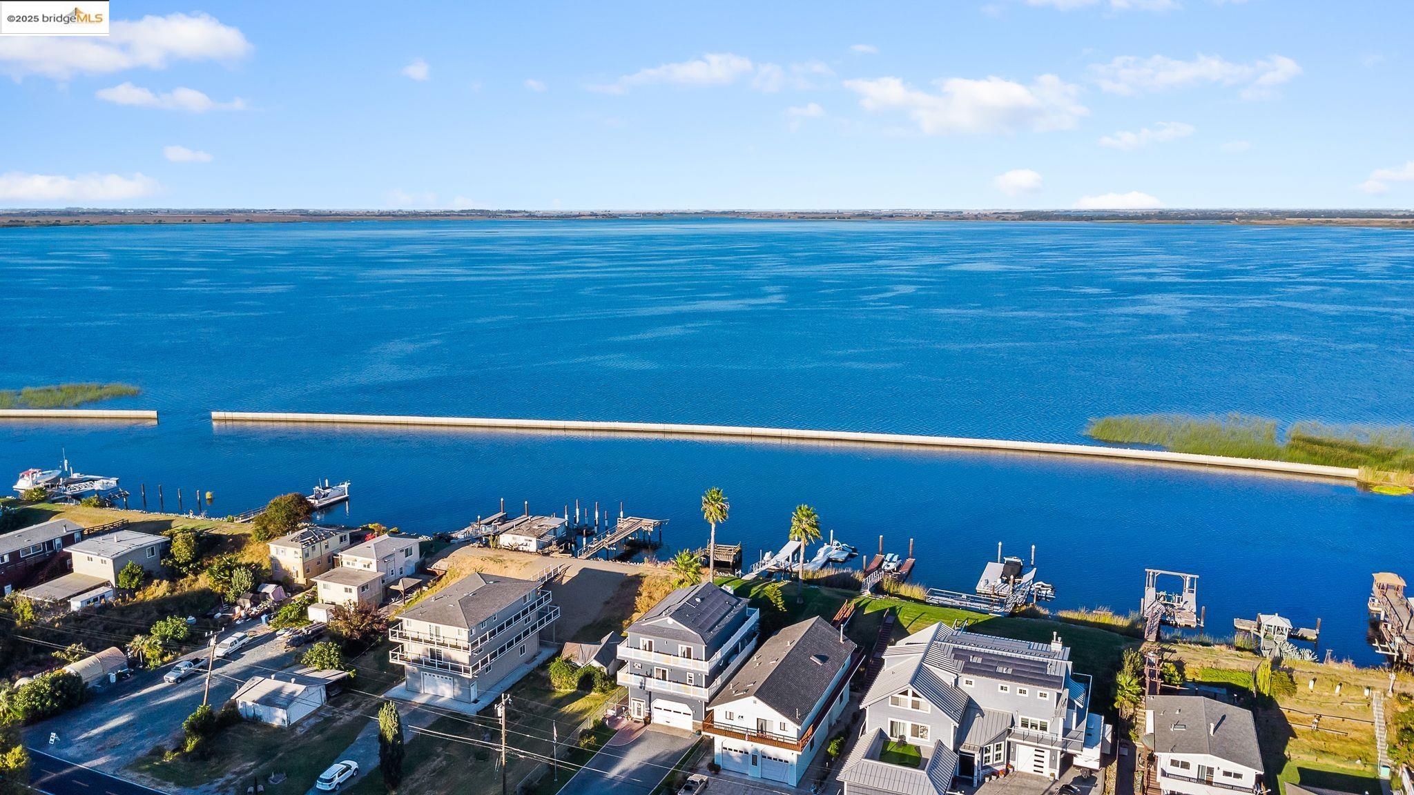 Detail Gallery Image 7 of 59 For 4415 Willow Rd, Bethel Island,  CA 94511 - 4 Beds | 4 Baths