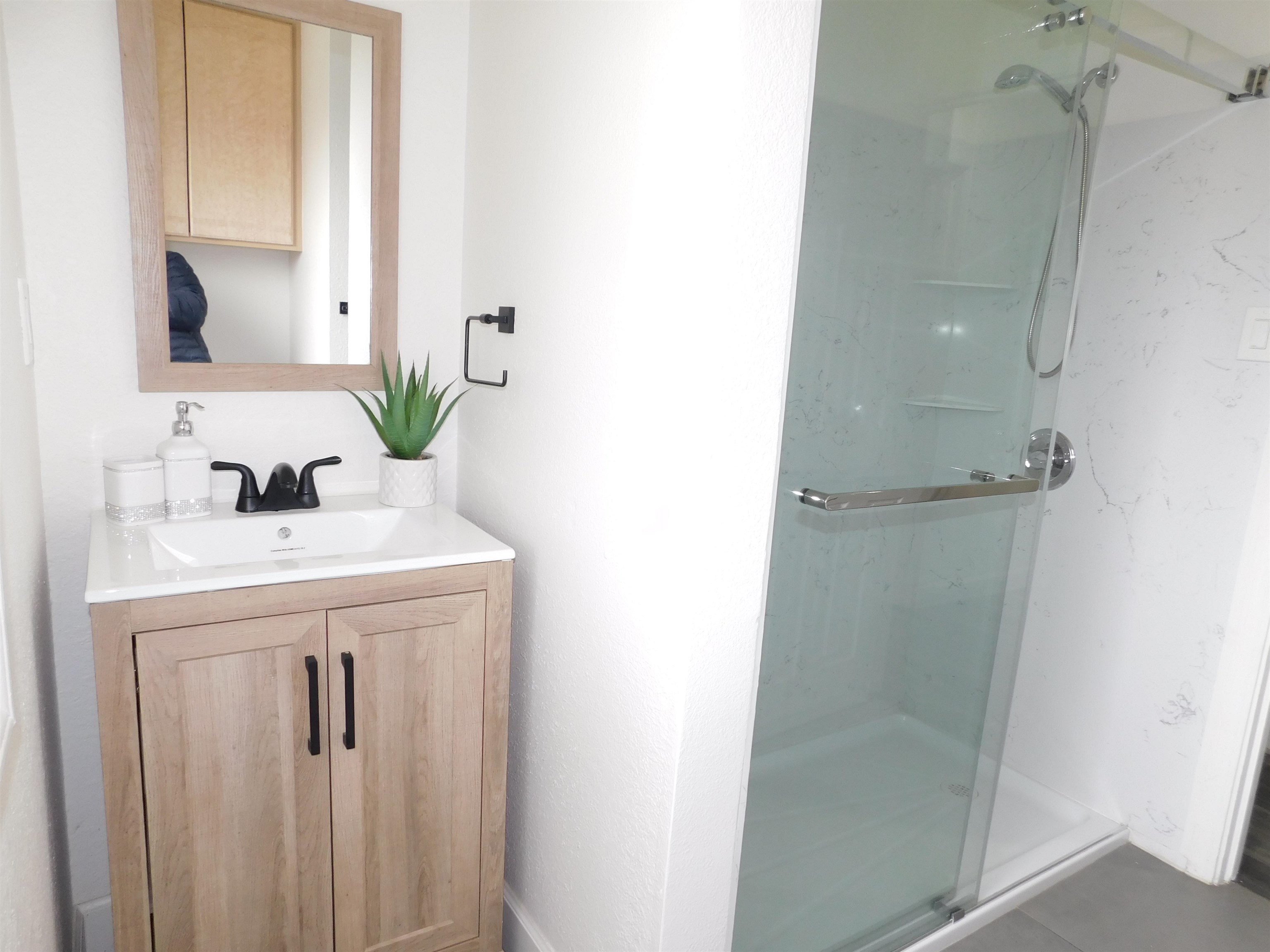 Detail Gallery Image 9 of 13 For 15018 Edgemoor St, San Leandro,  CA 94579 - 3 Beds | 1 Baths