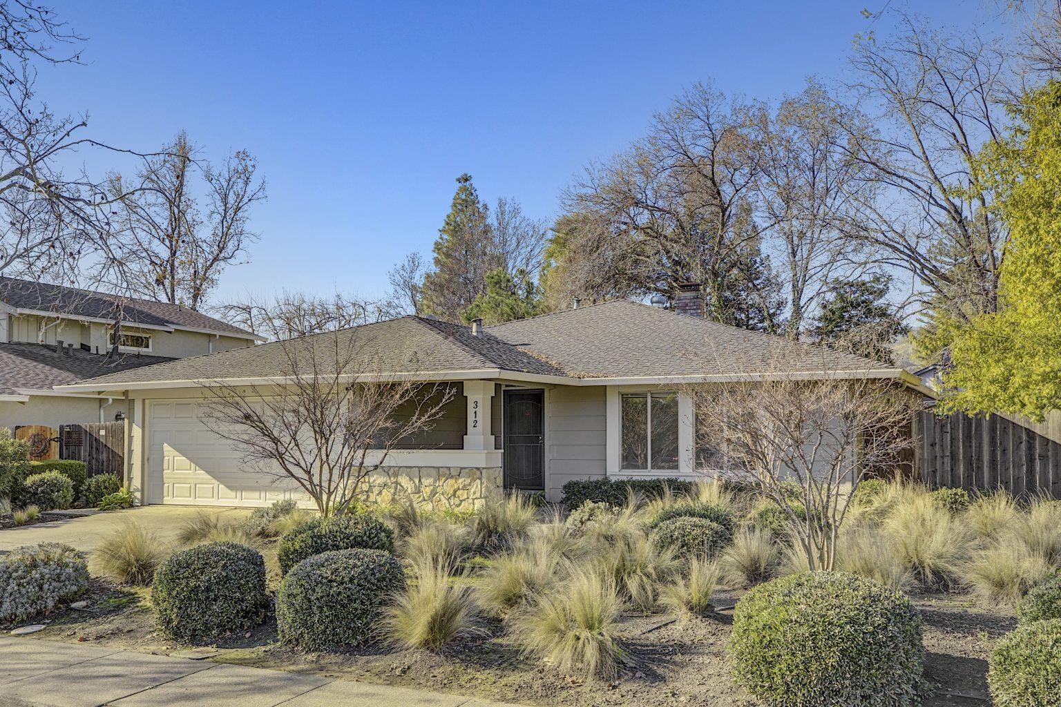 Detail Gallery Image 2 of 39 For 312 N Alamo Drive, Vacaville,  CA 95688 - 3 Beds | 2 Baths