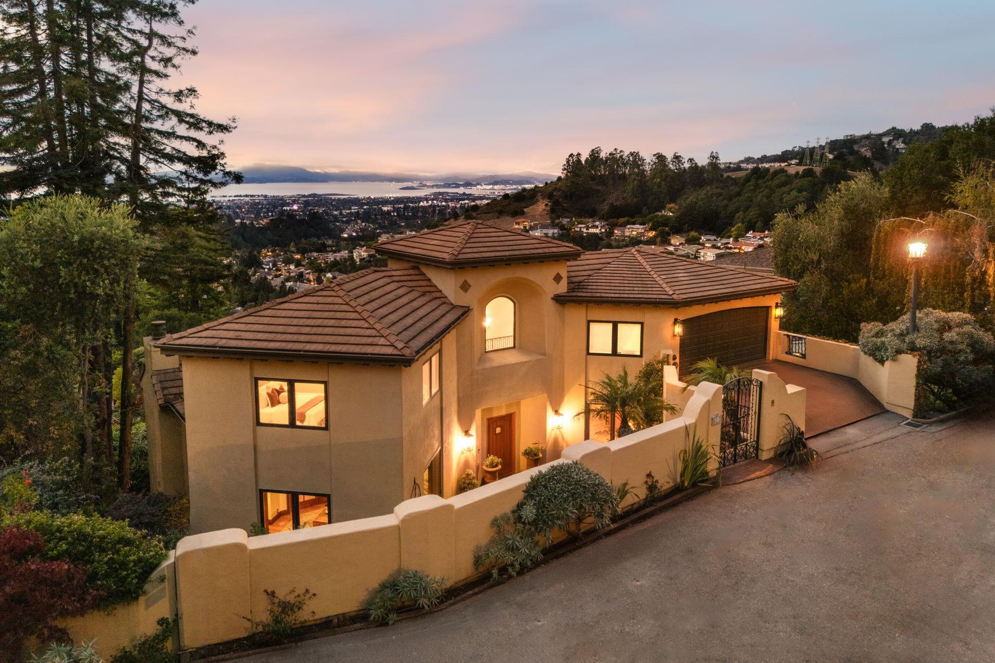 Detail Gallery Image 3 of 60 For 6257 Virgo Rd, Oakland,  CA 94611 - 5 Beds | 3/1 Baths